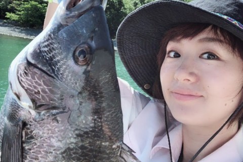 The One about CHINUKO TV catching the most amazing fish in her life The One about CHINUKO TV catching the most amazing fish in her life