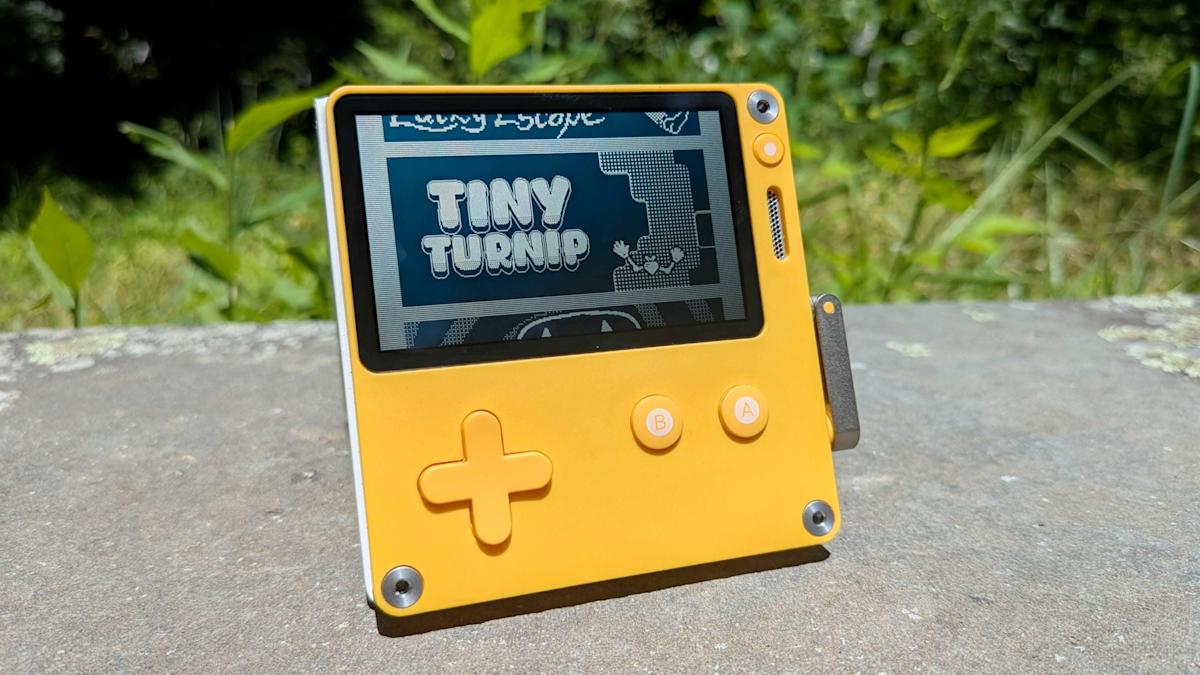 Pequeño pene y escape de la suerte de Chance Pequeño pene y escape de la suerte de Chance