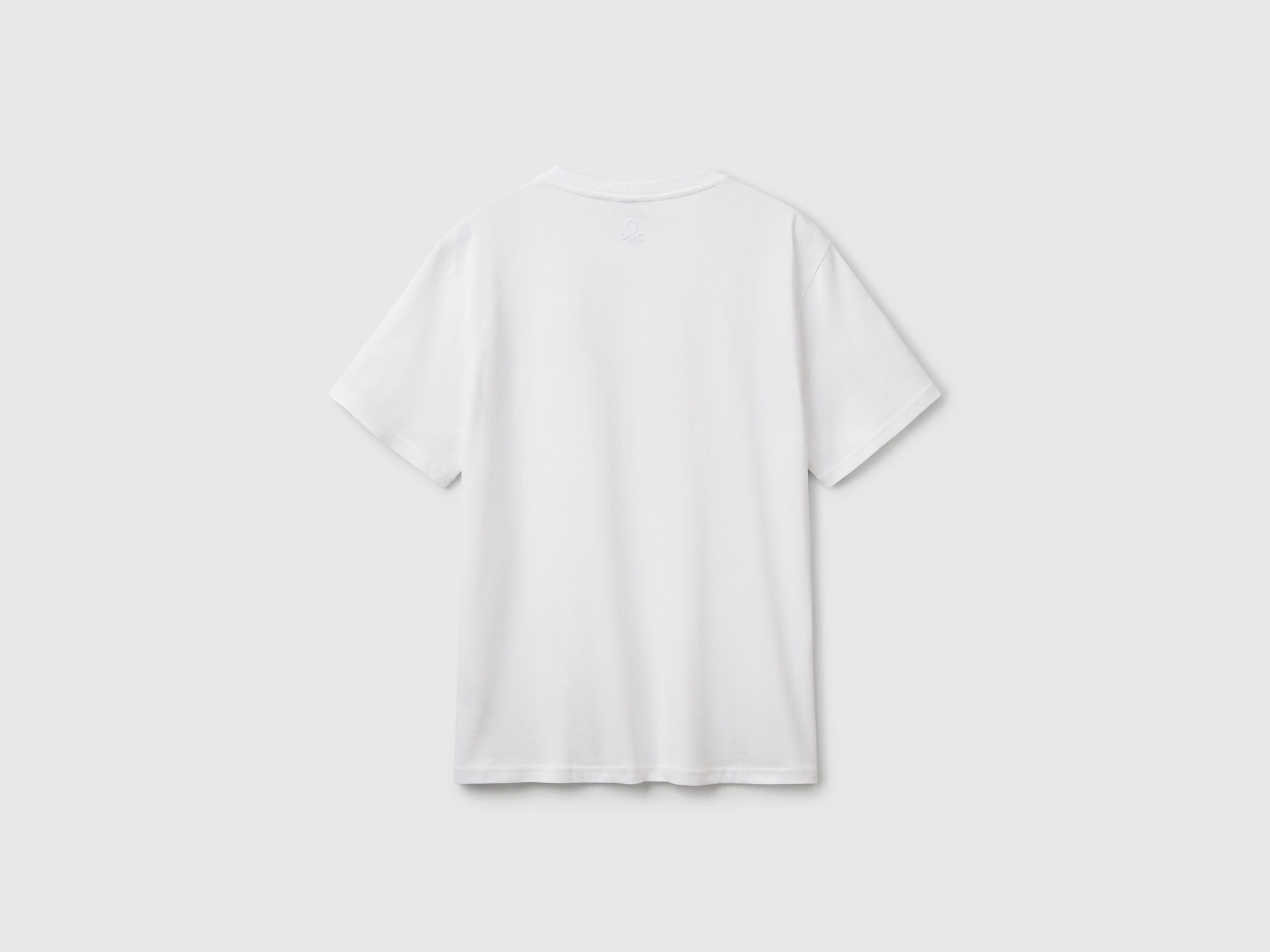 T-shirt blanc en coton bio à petite poche – Image 4