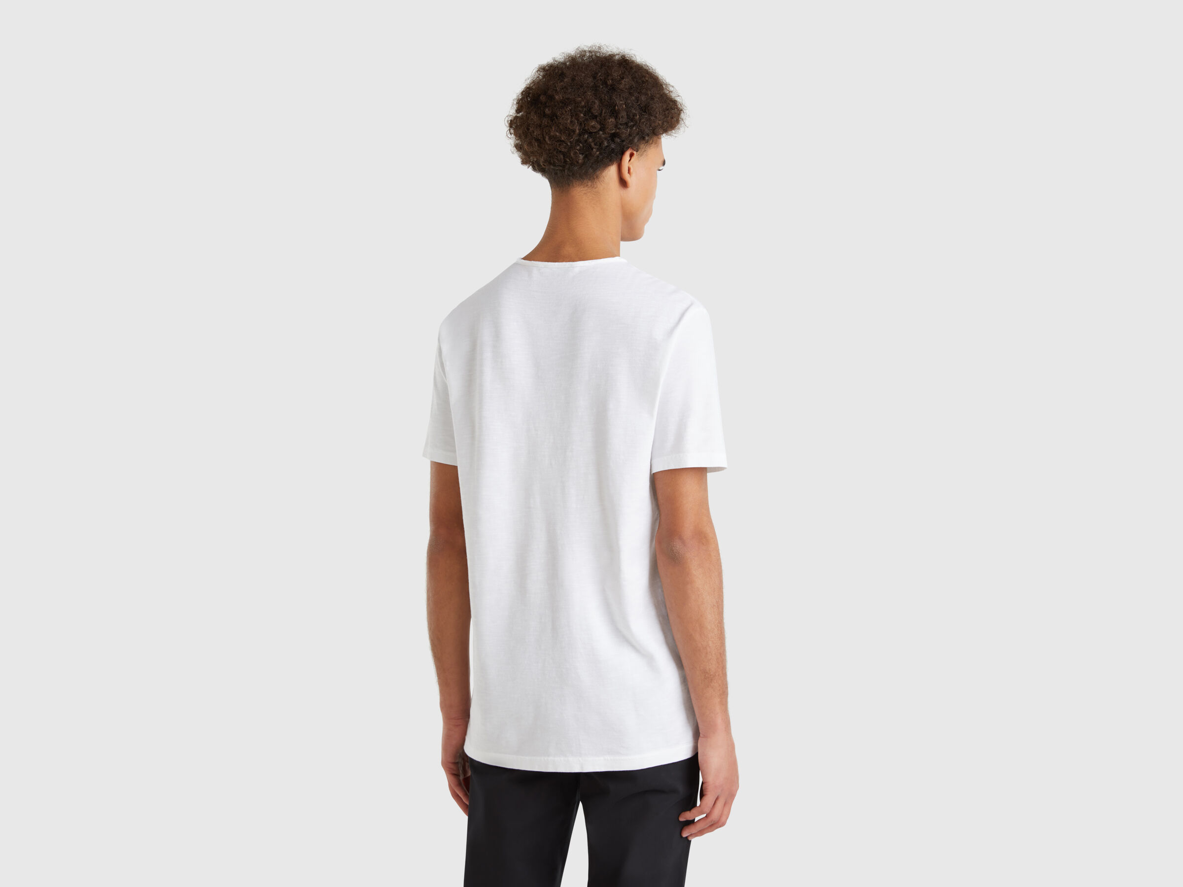 T-shirt 100% coton avec col V – Image 2