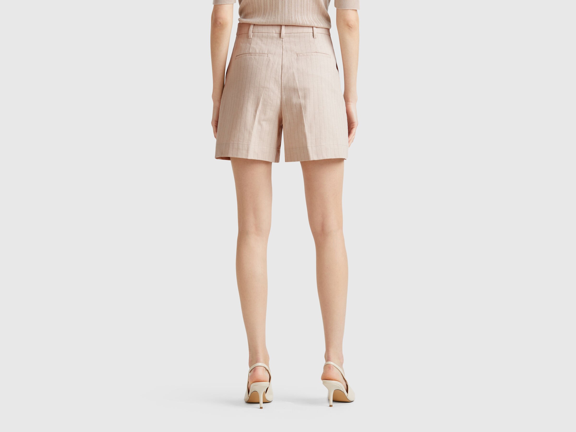 Pantalon court à fines rayures – Image 2