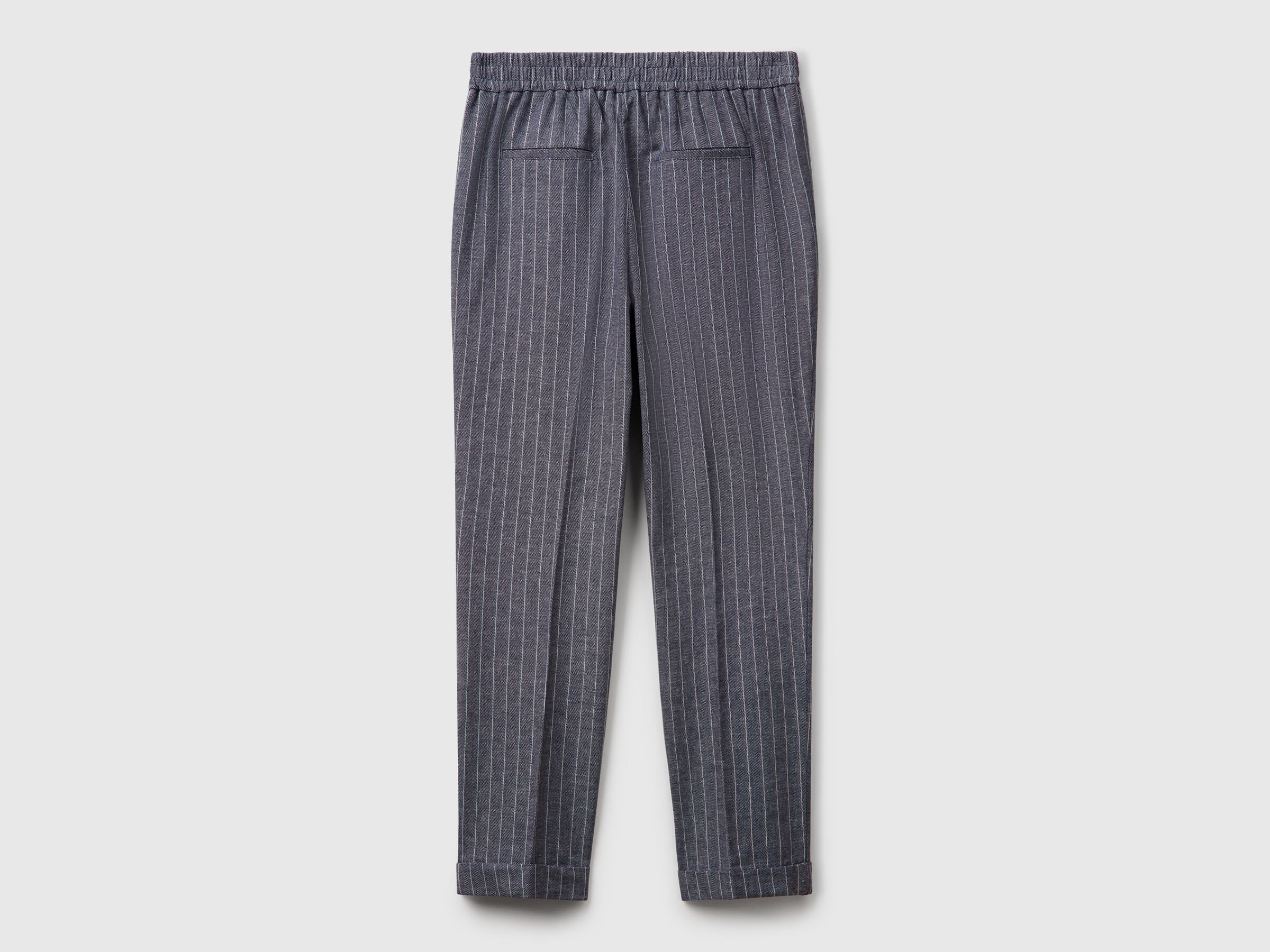 Pantalon coupe classique à fines rayures – Image 4