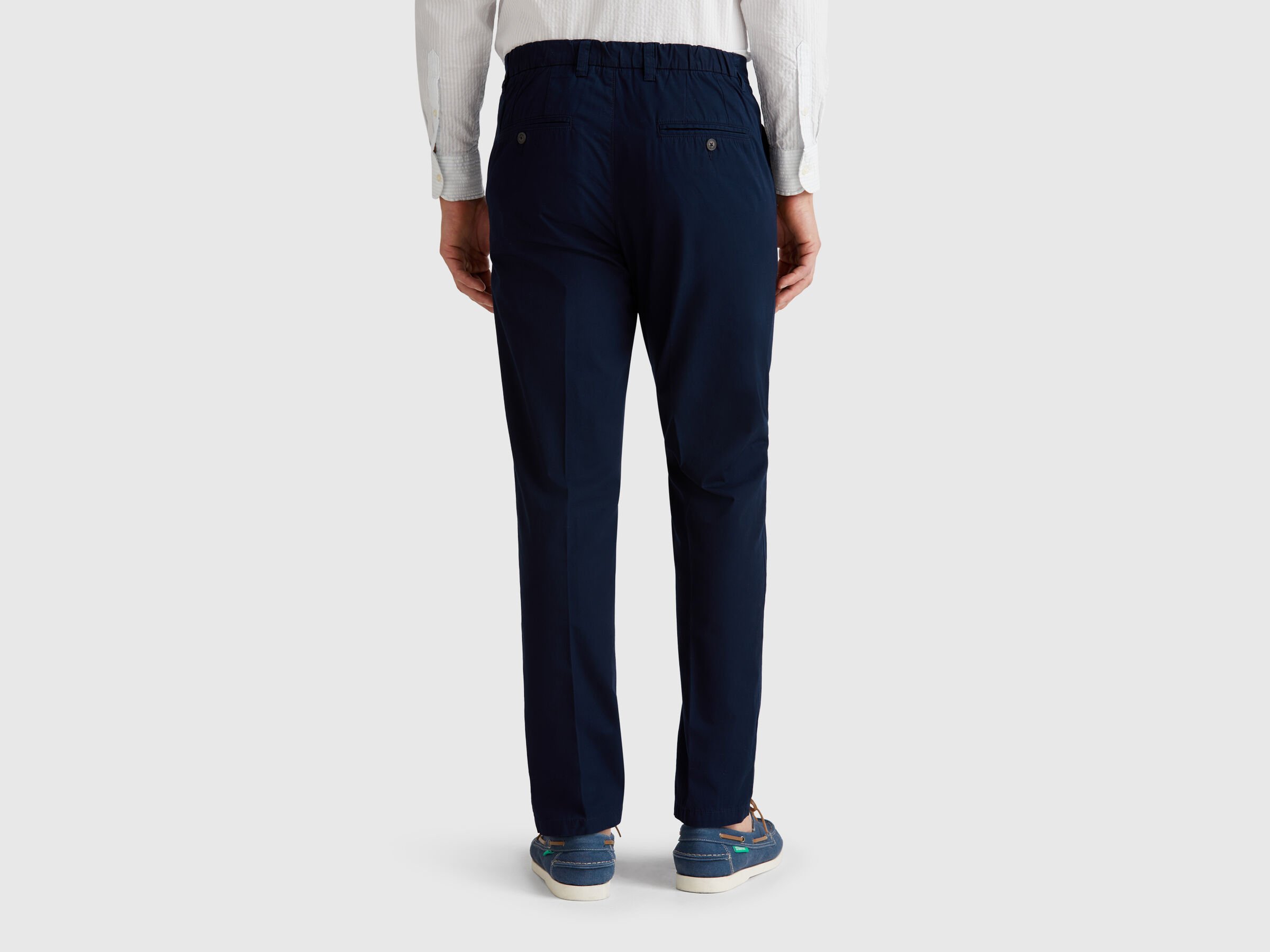 Chino coupe slim en coton léger – Image 2