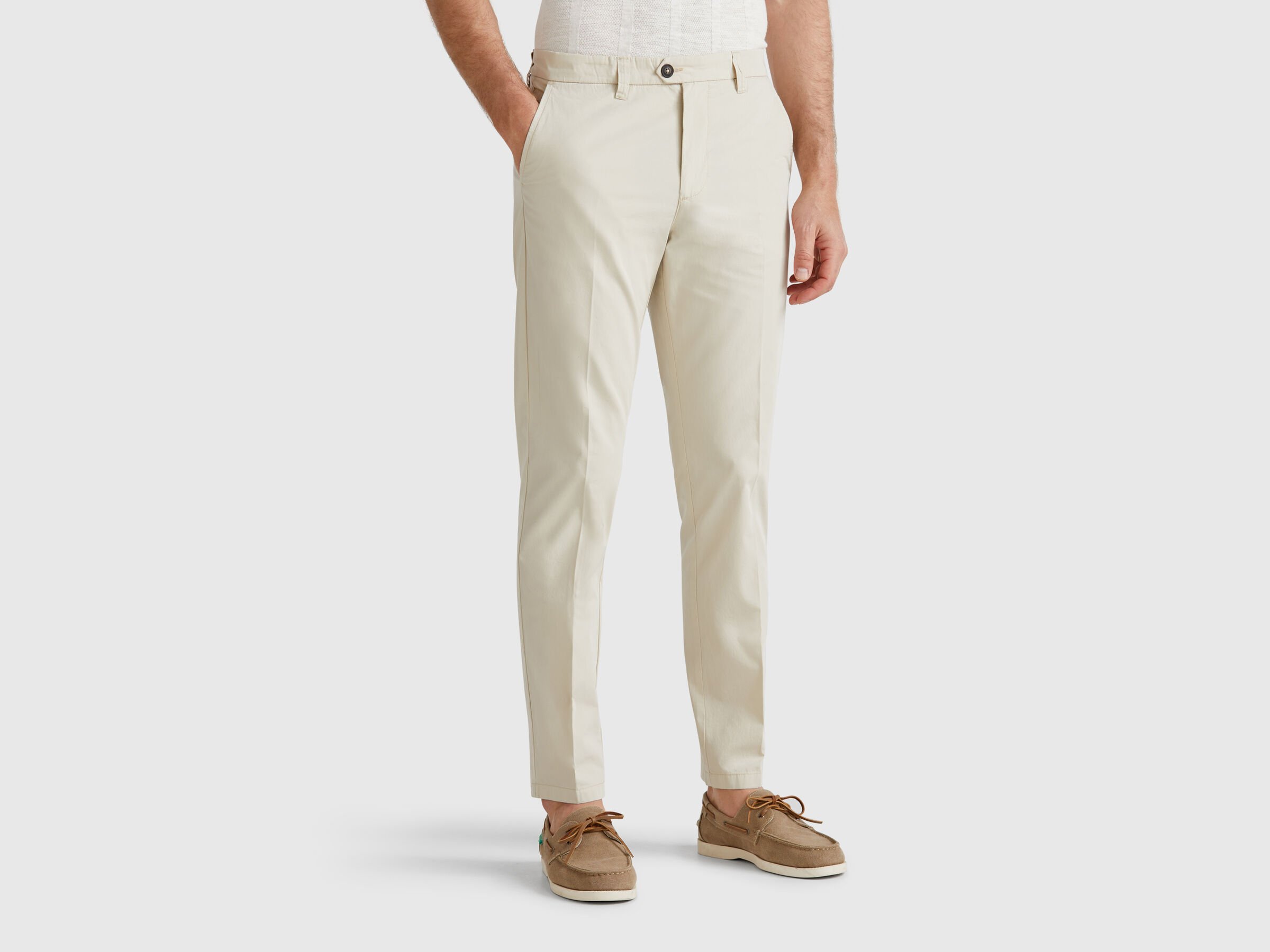 Chino coupe slim en coton léger Chino coupe slim en coton léger