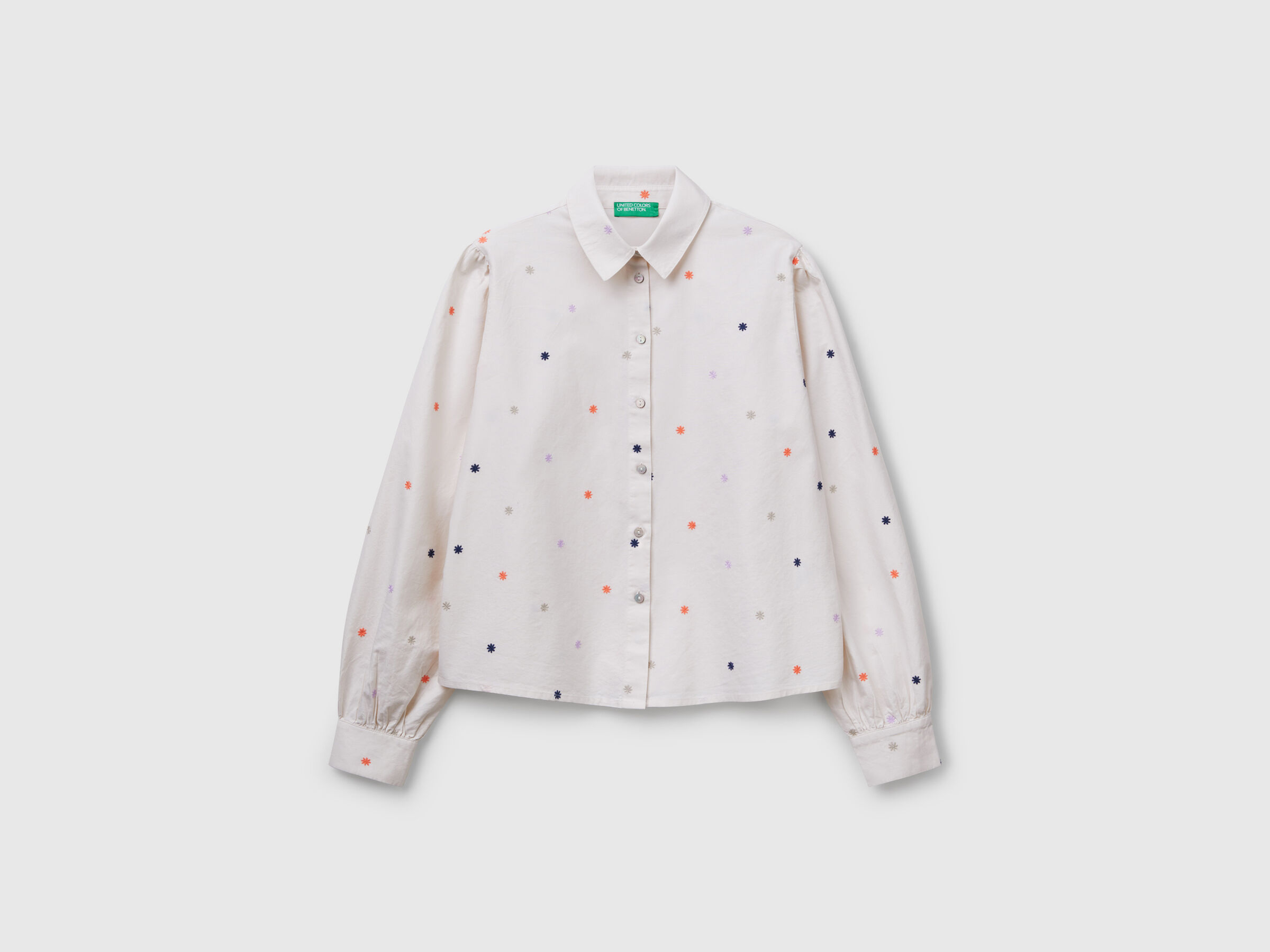 Chemise avec broderie de fleurs Chemise avec broderie de fleurs