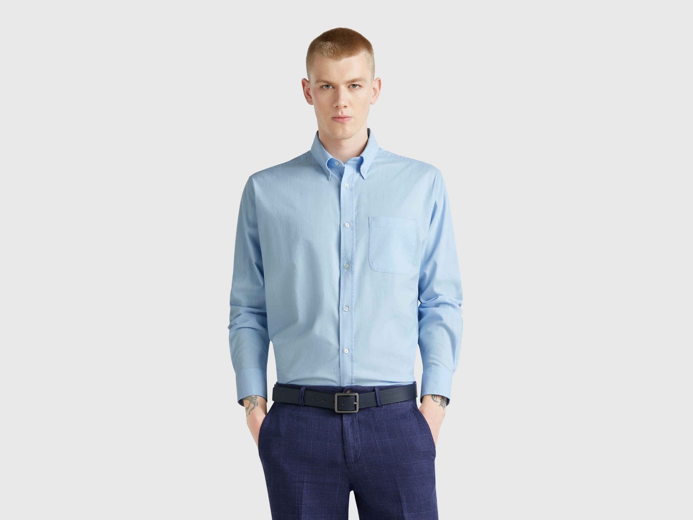 Chemise boutonnée coupe classique – Image 5