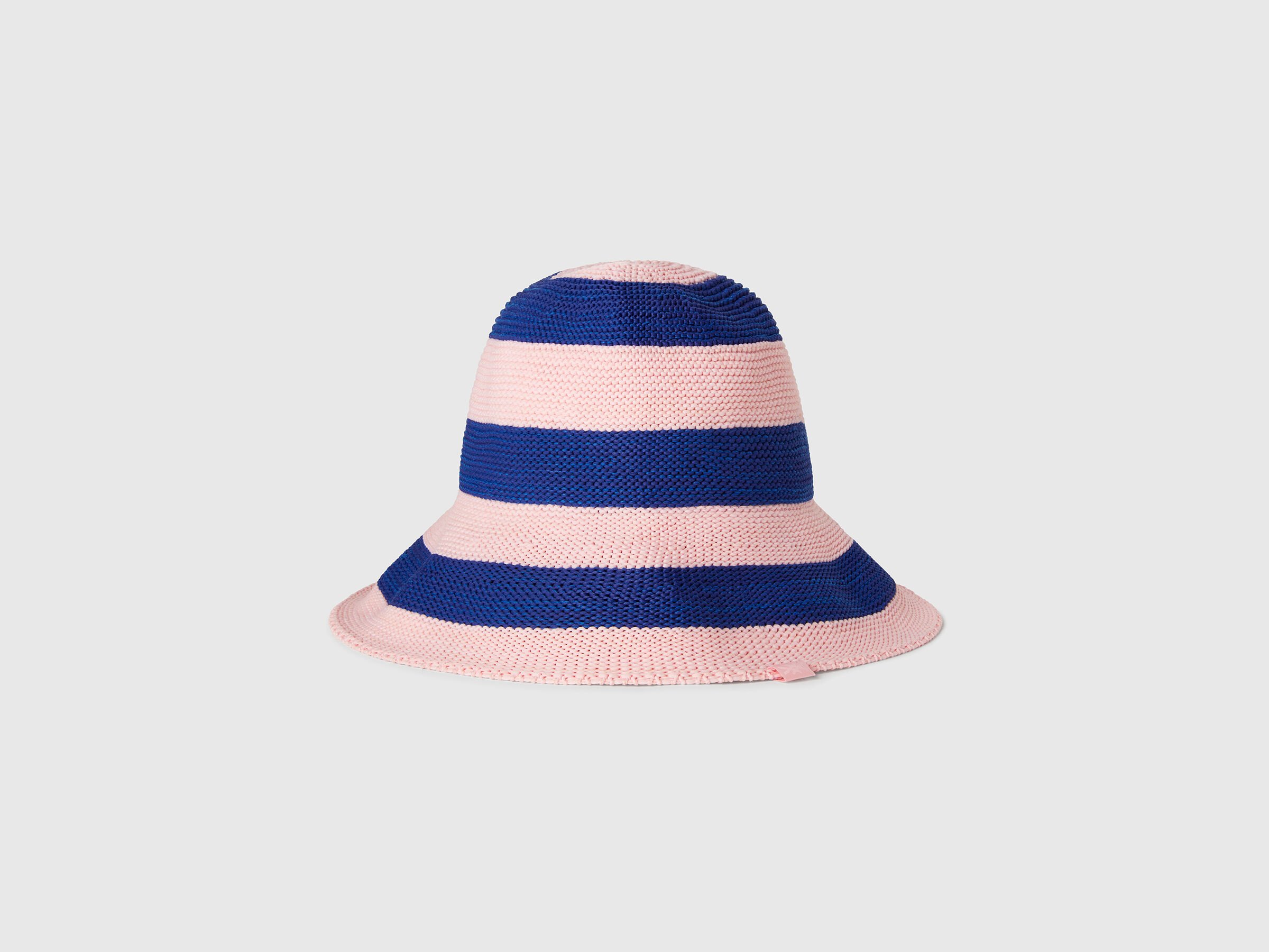 Chapeau rayé bleu et rose Chapeau rayé bleu et rose