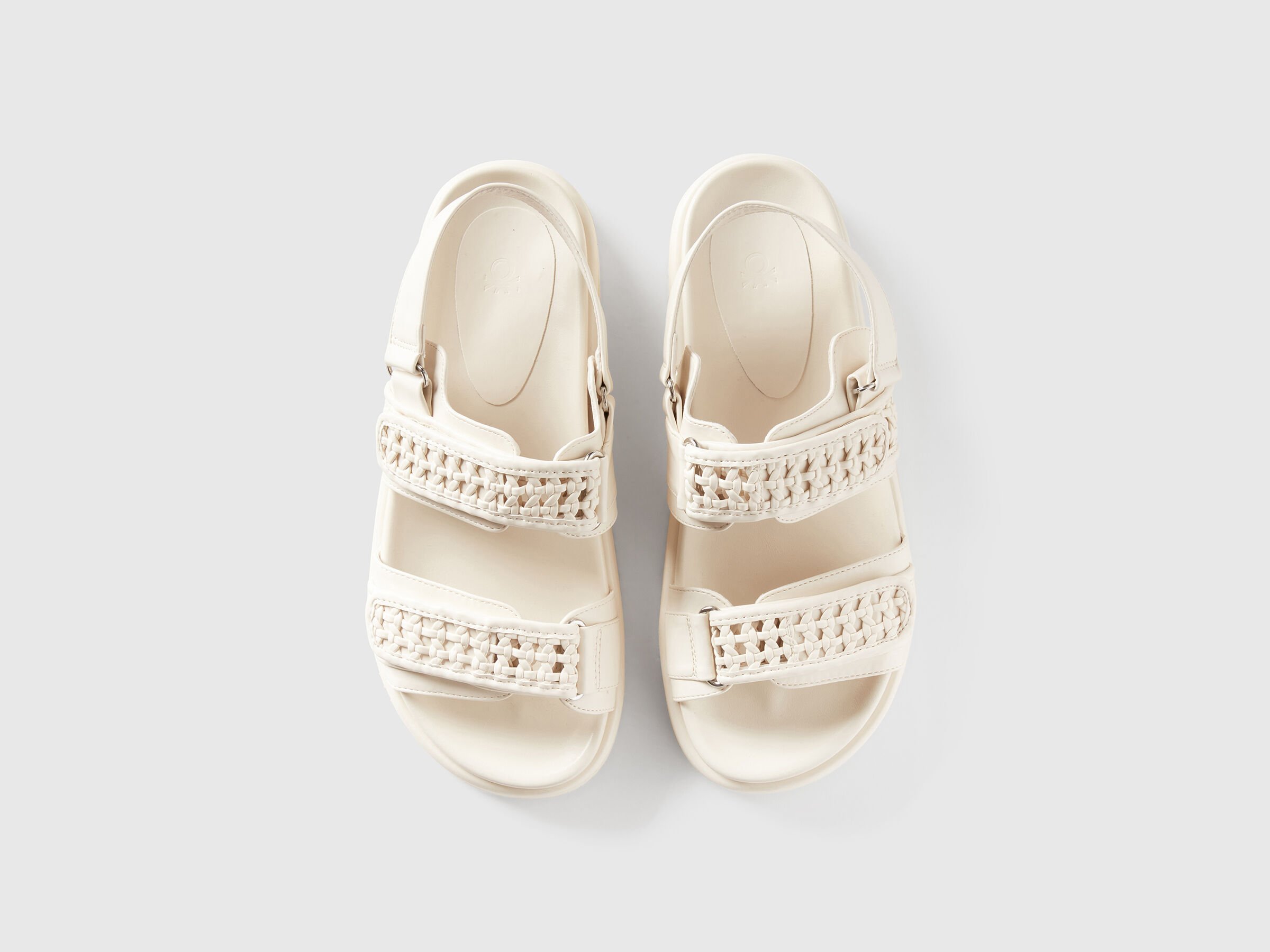 Sandales ouvertes en tissu enduit – Image 3