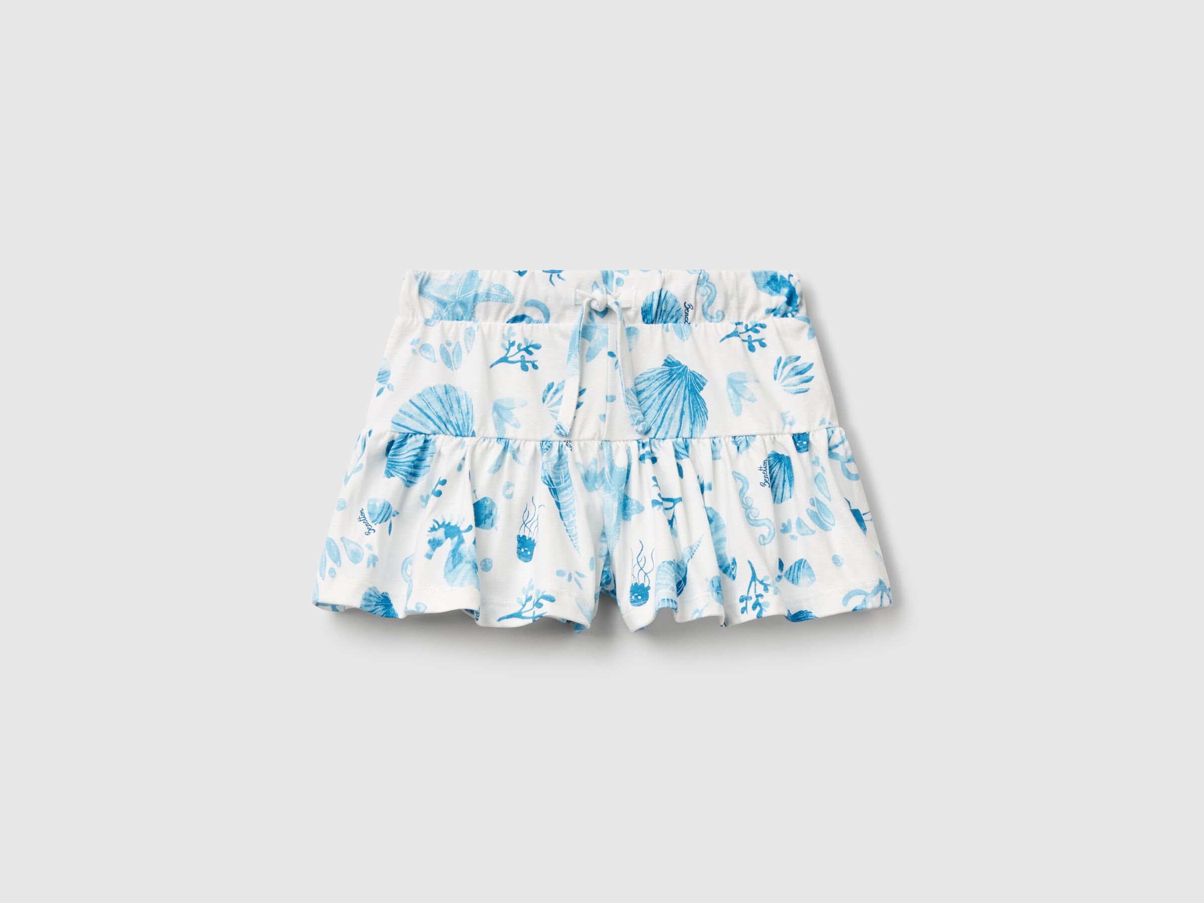 Short blanc à coquillages bleus Short blanc à coquillages bleus