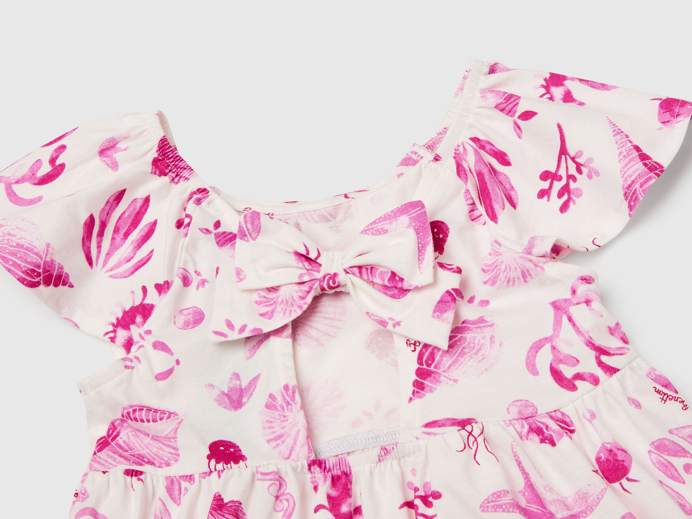 Robe blanche à coquillages roses – Image 3