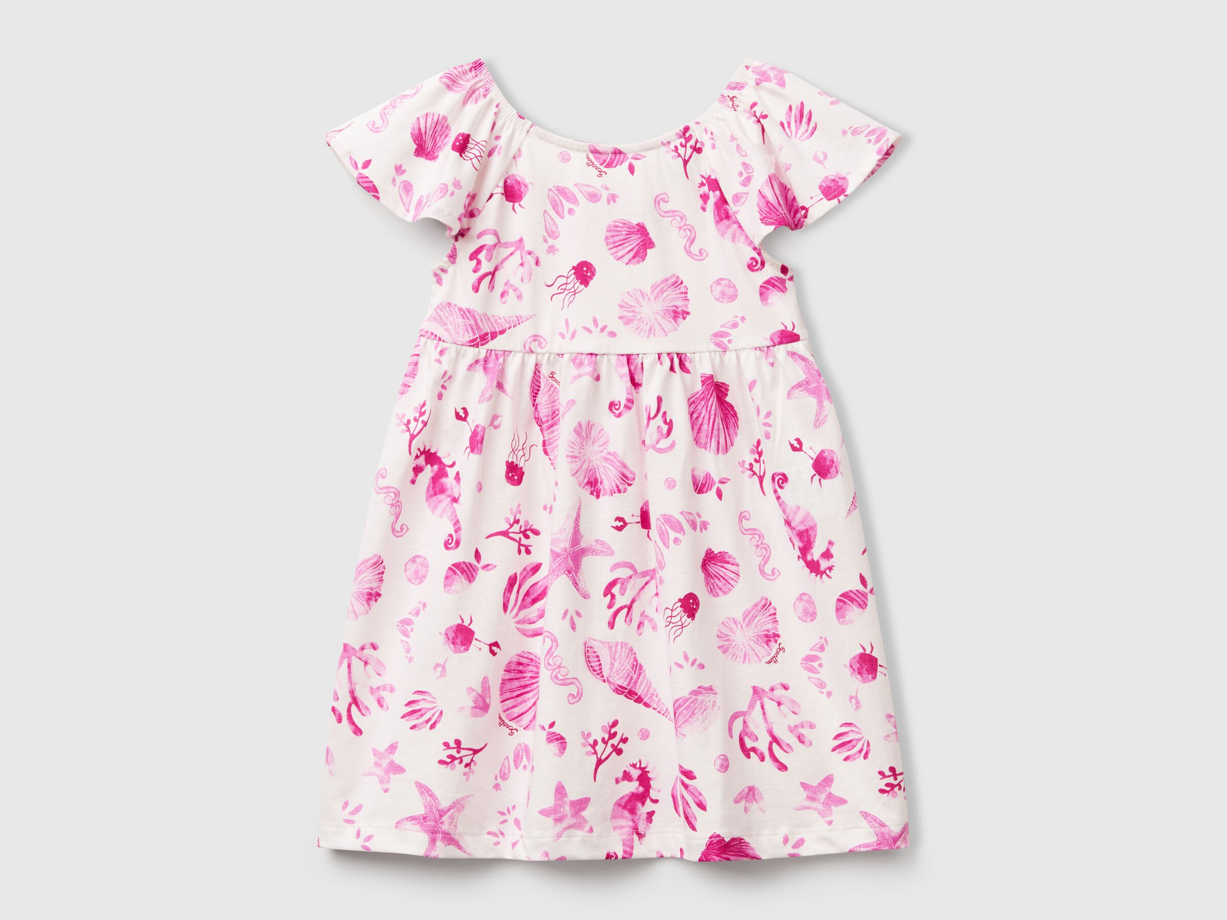 Robe blanche à coquillages roses Robe blanche à coquillages roses