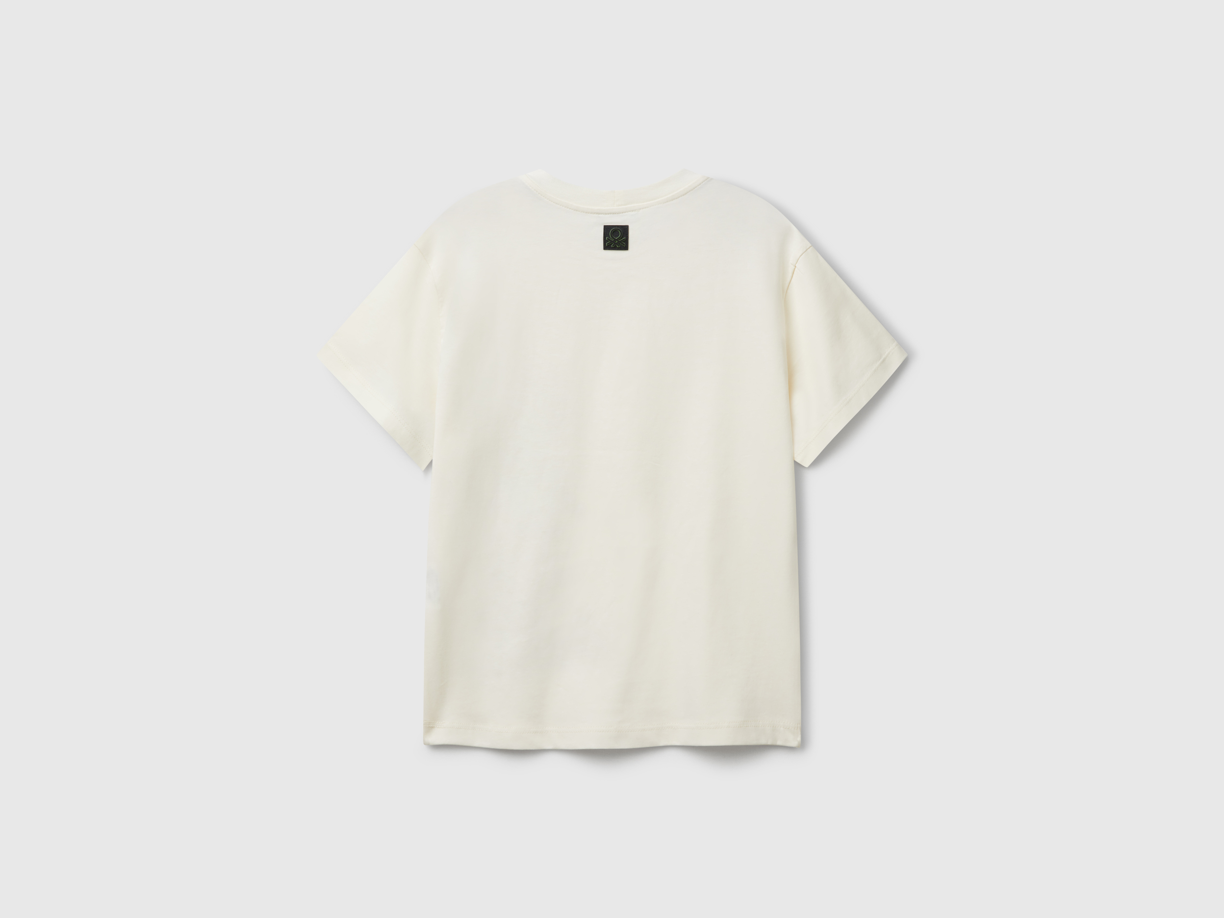 T-shirt blanc avec impression sur le devant – Image 2