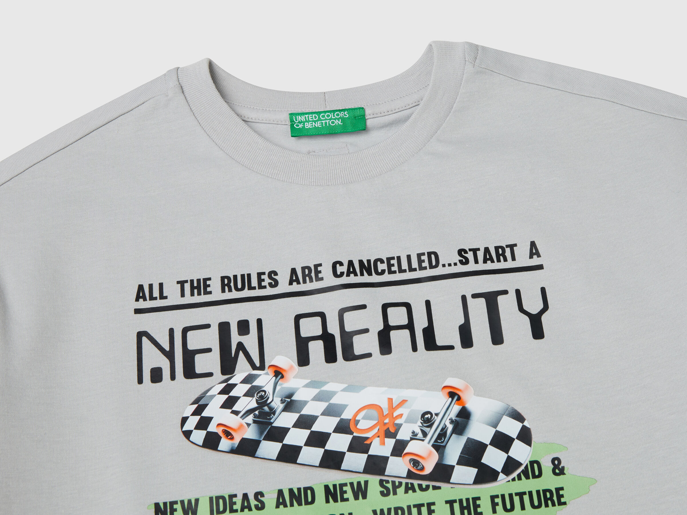 T-shirt gris avec impression sur le devant – Image 3