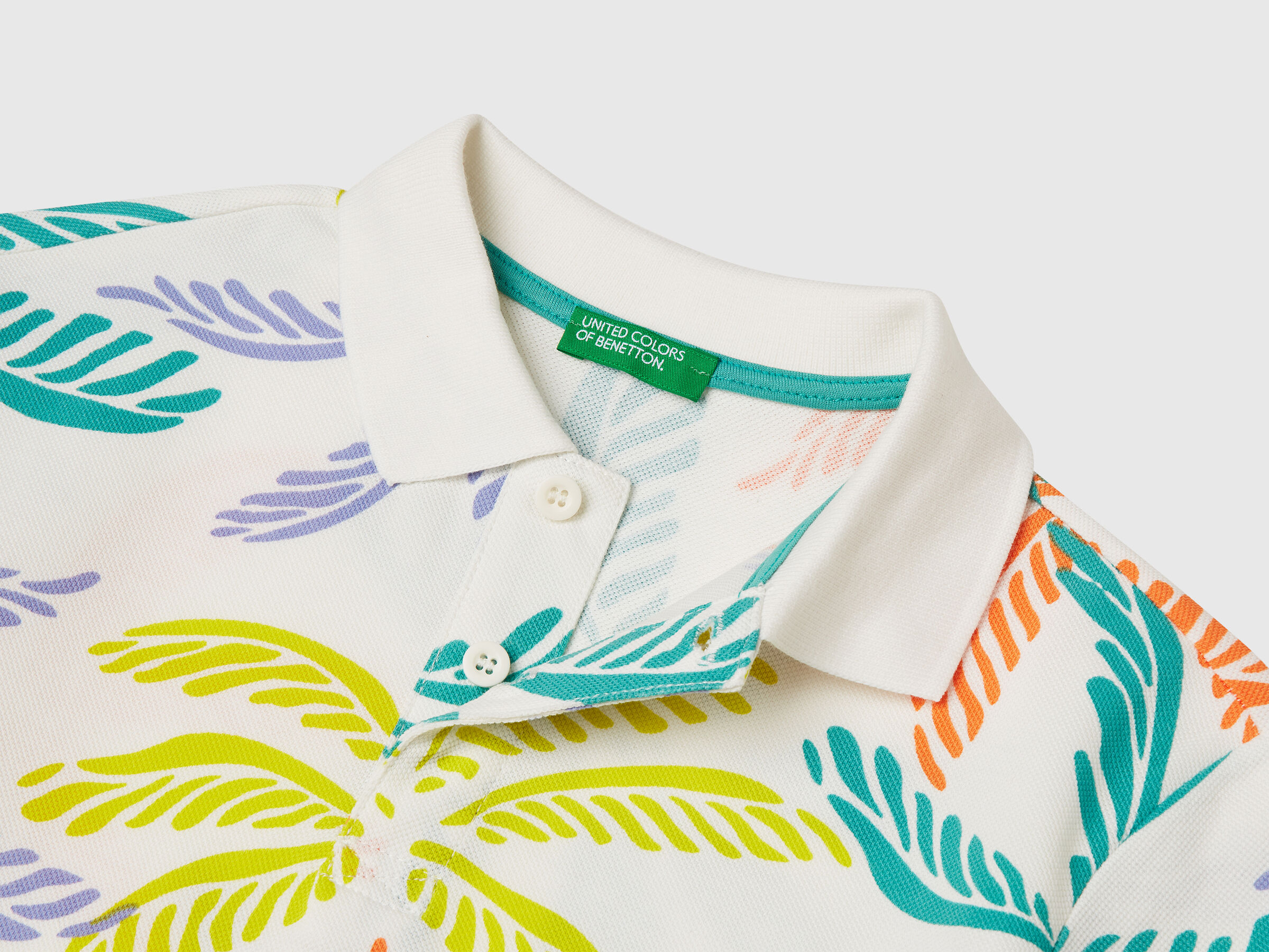 Polo blanc à imprimé tropical – Image 3