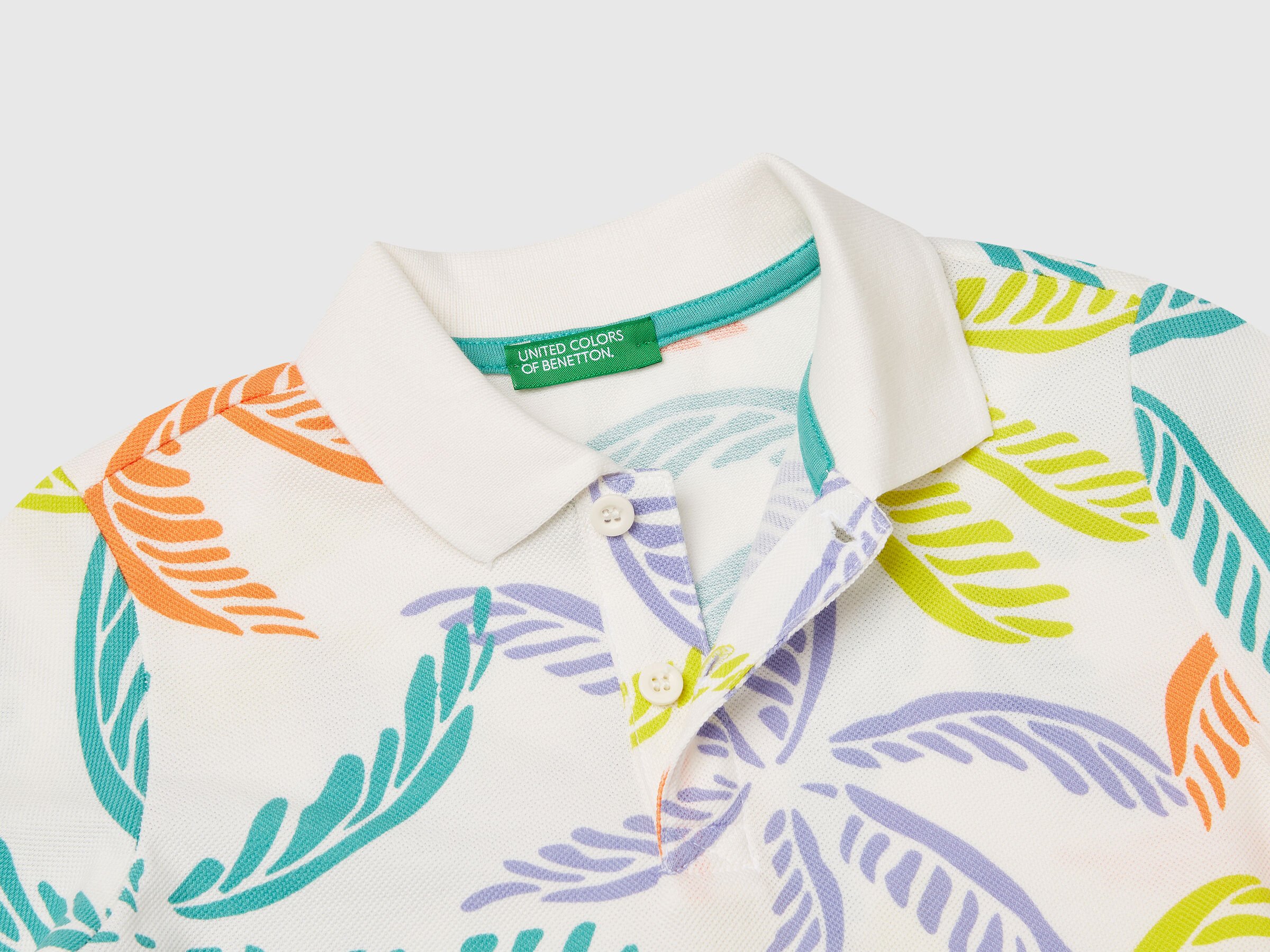 Polo blanc à imprimé tropical – Image 3