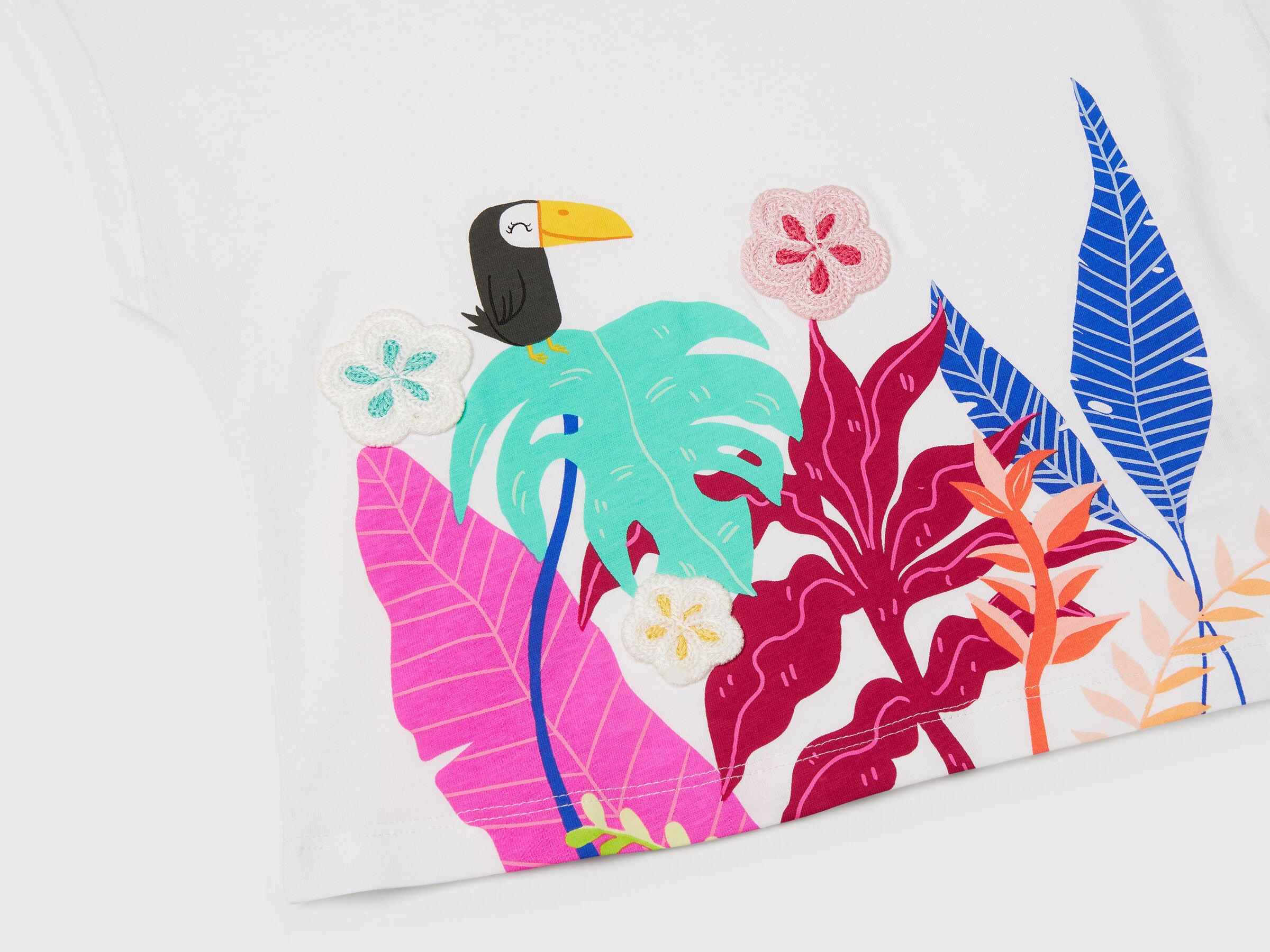 T-shirt avec applications imprimées et crochetées – Image 3