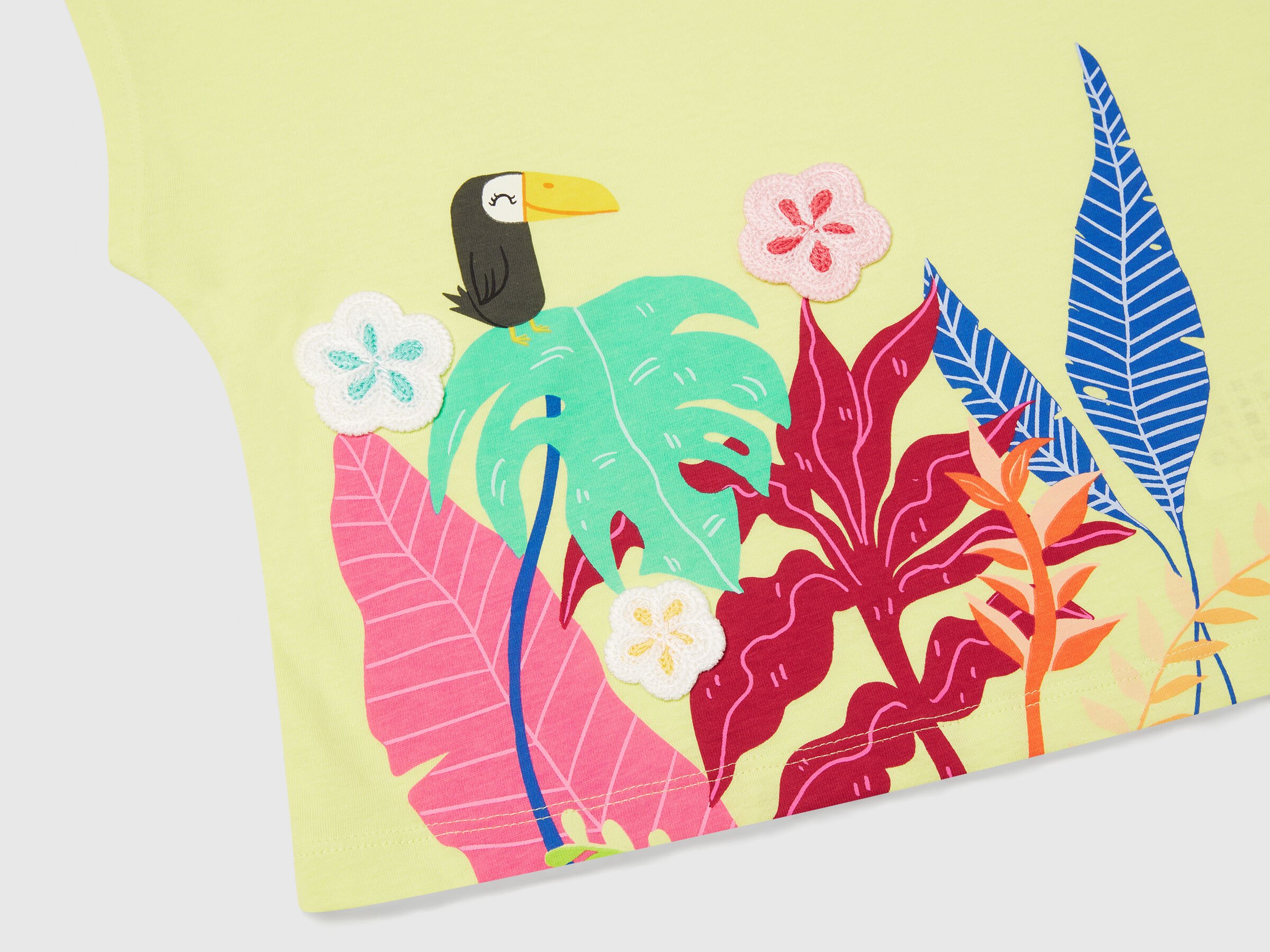 T-shirt avec applications imprimées et crochetées – Image 3