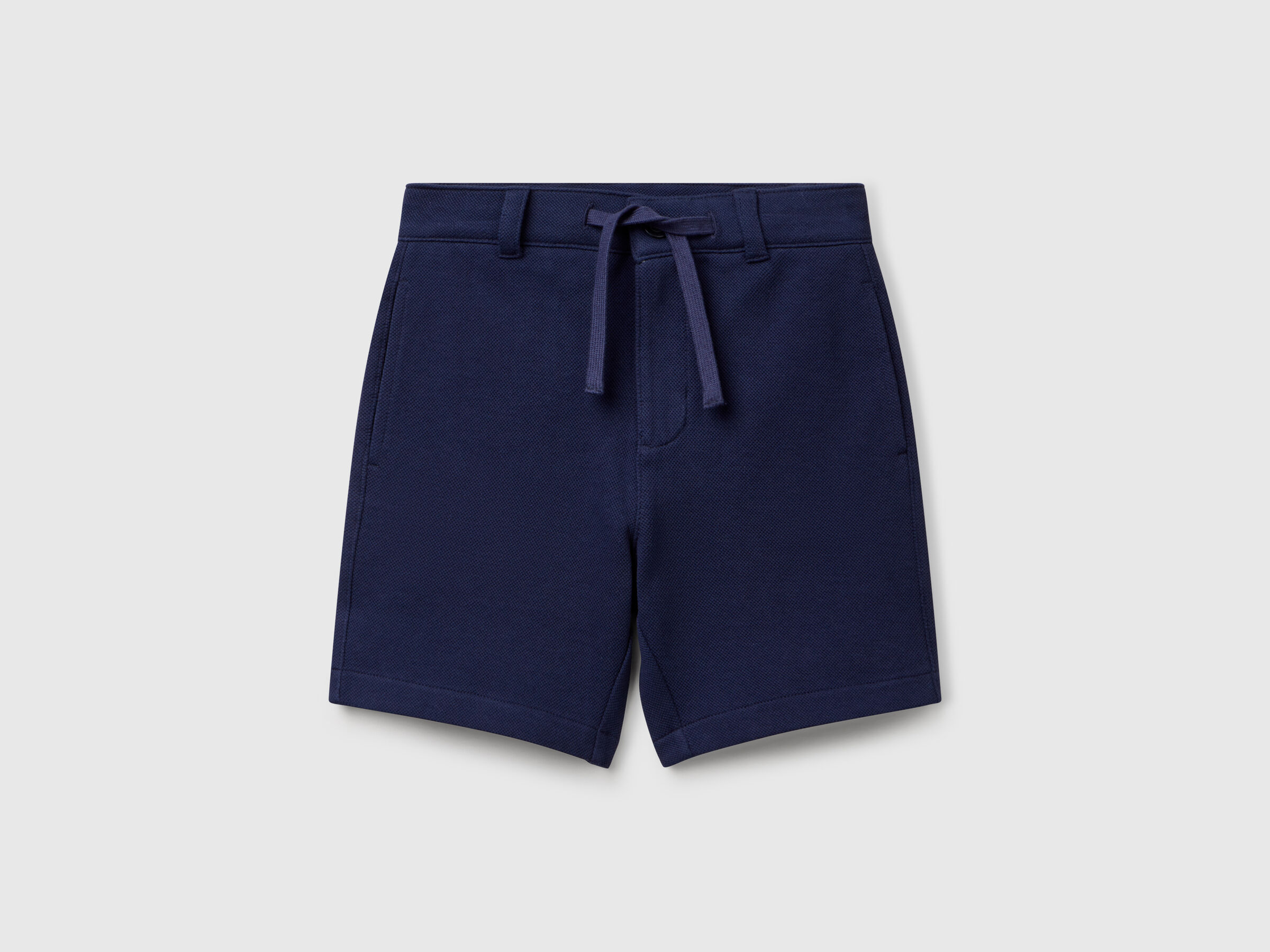 Pantalon court avec cordon de serrage Pantalon court avec cordon de serrage