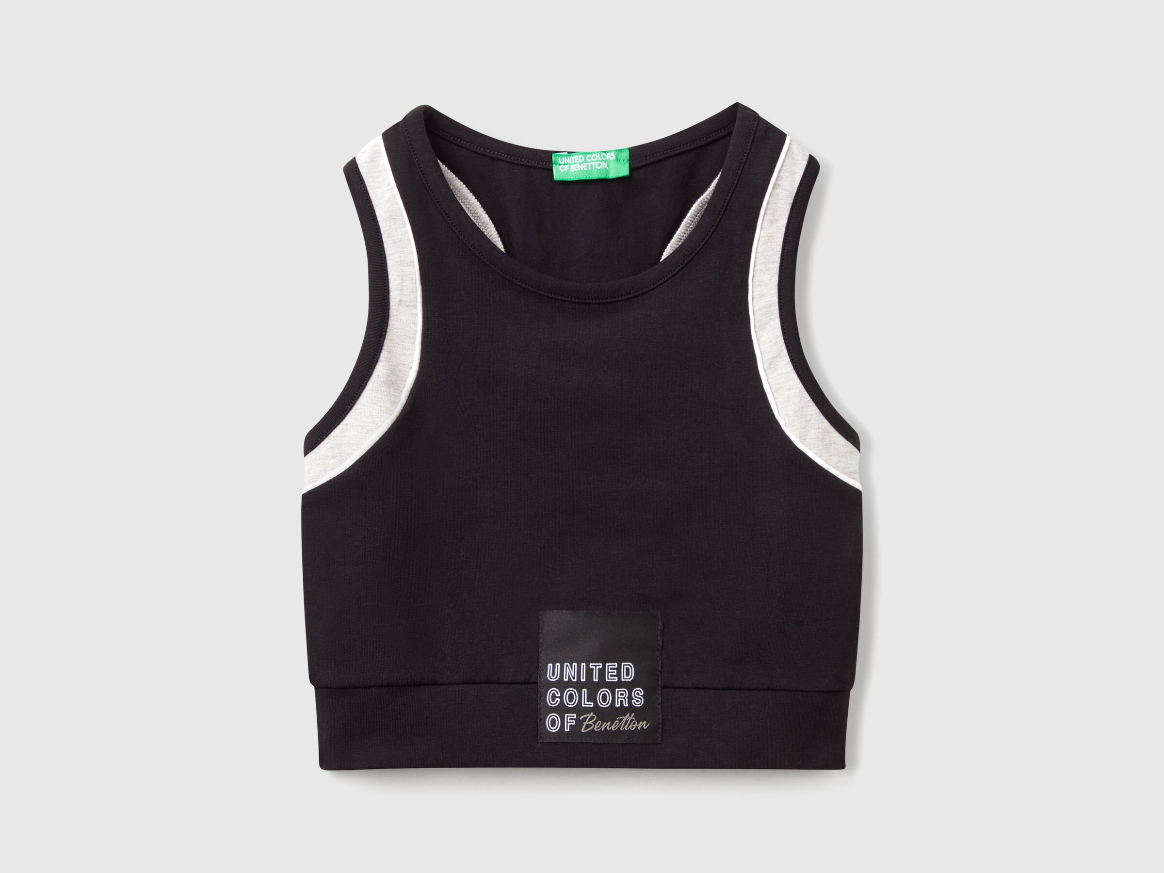 Haut de sport avec passepoil Haut de sport avec passepoil