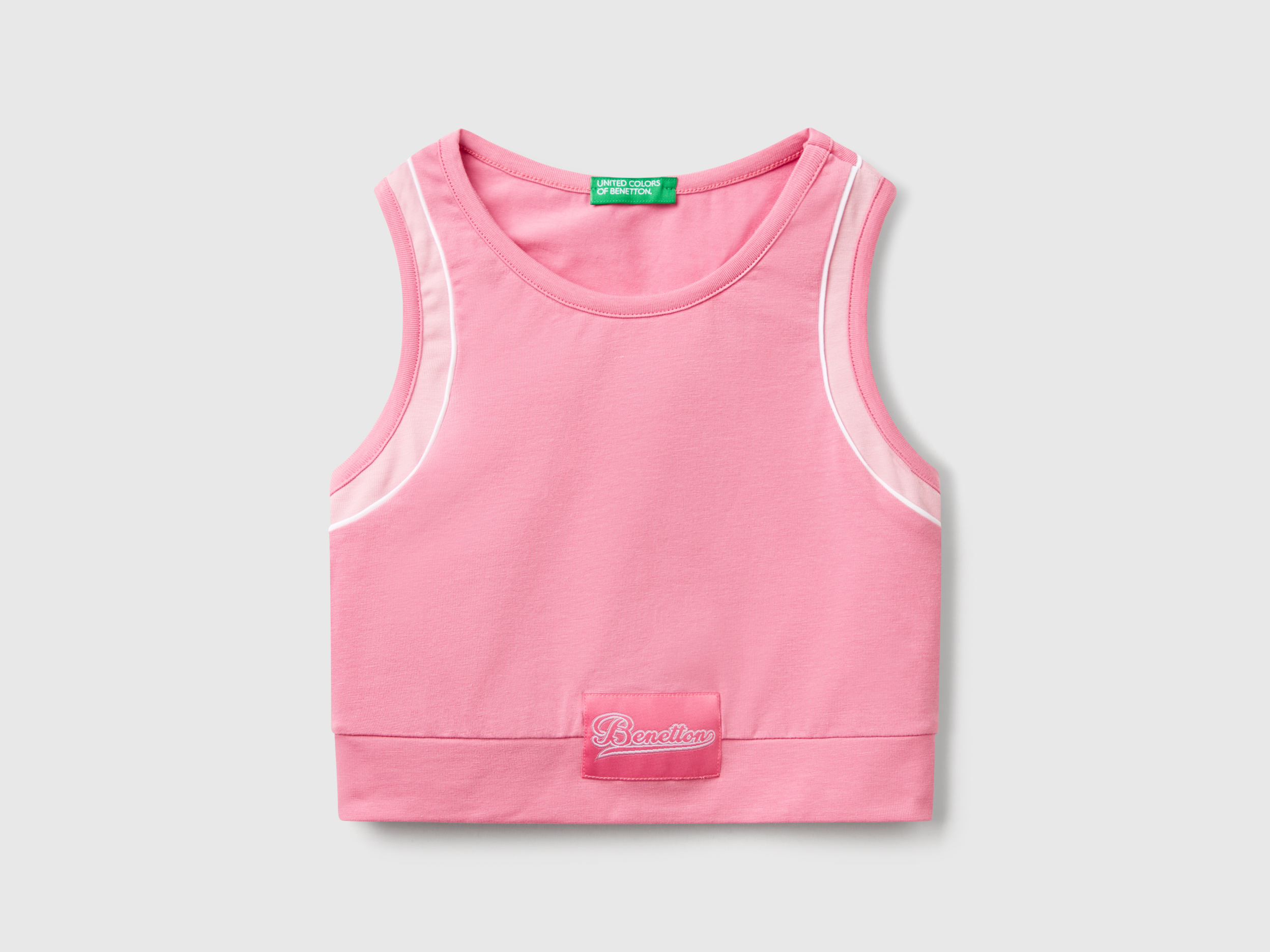 Haut de sport avec passepoil Haut de sport avec passepoil