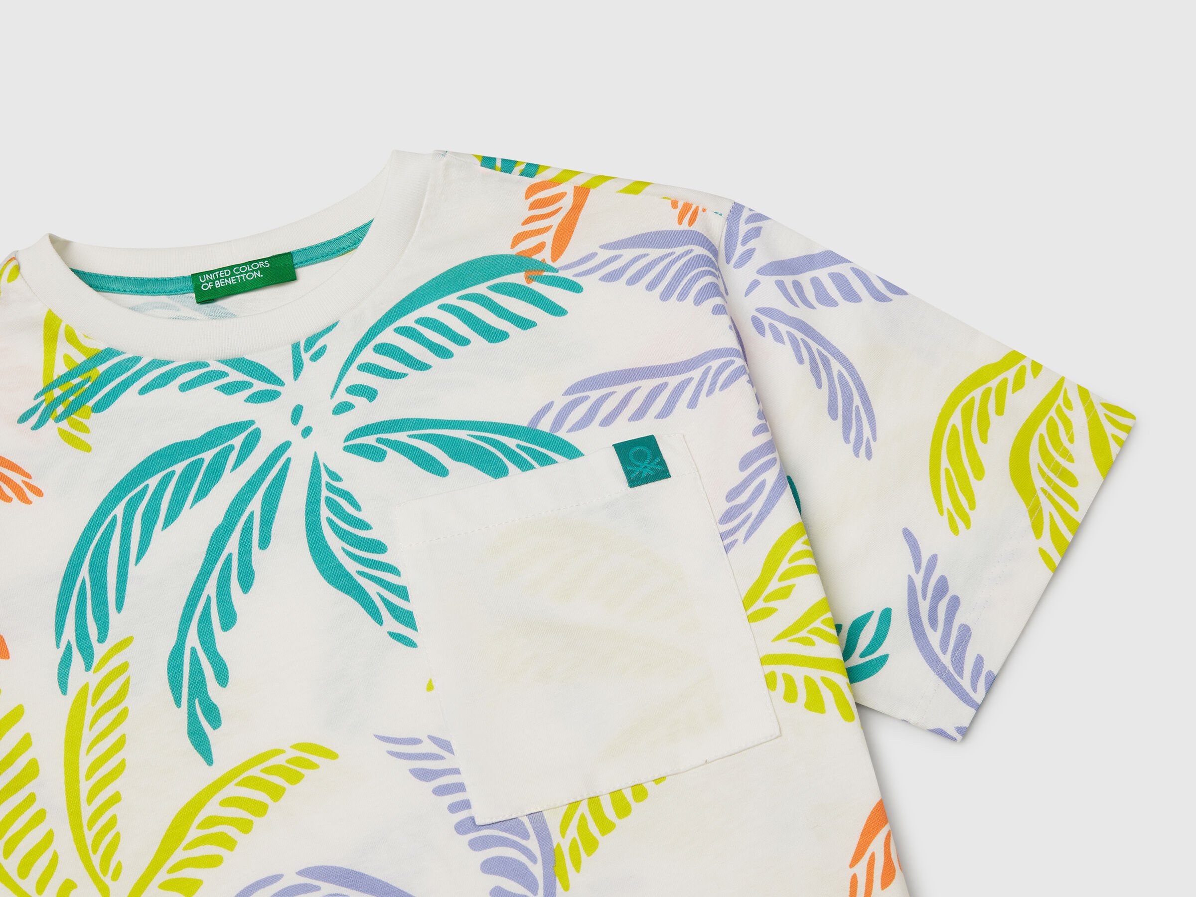 T-shirt blanc à imprimé tropical – Image 3
