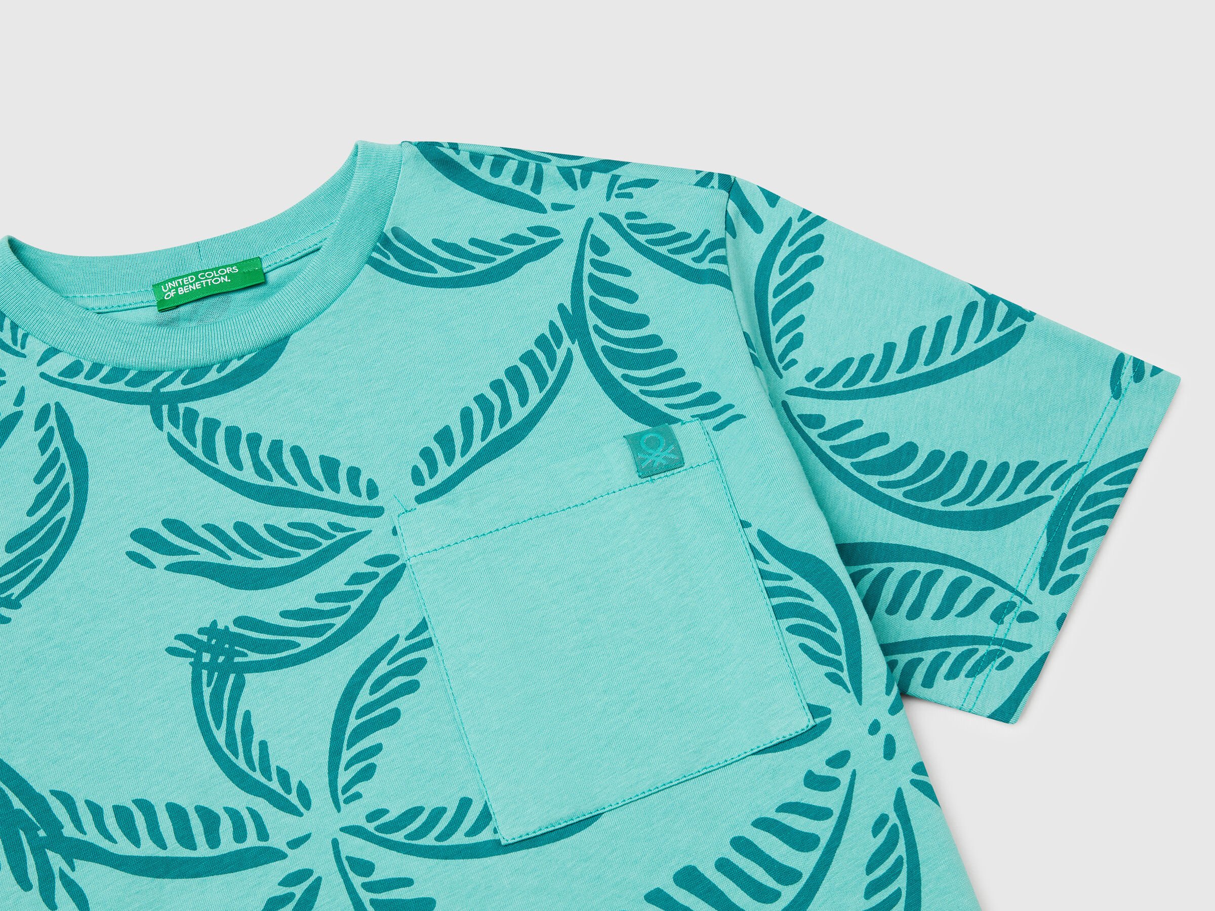 T-shirt vert à imprimé tropical – Image 3