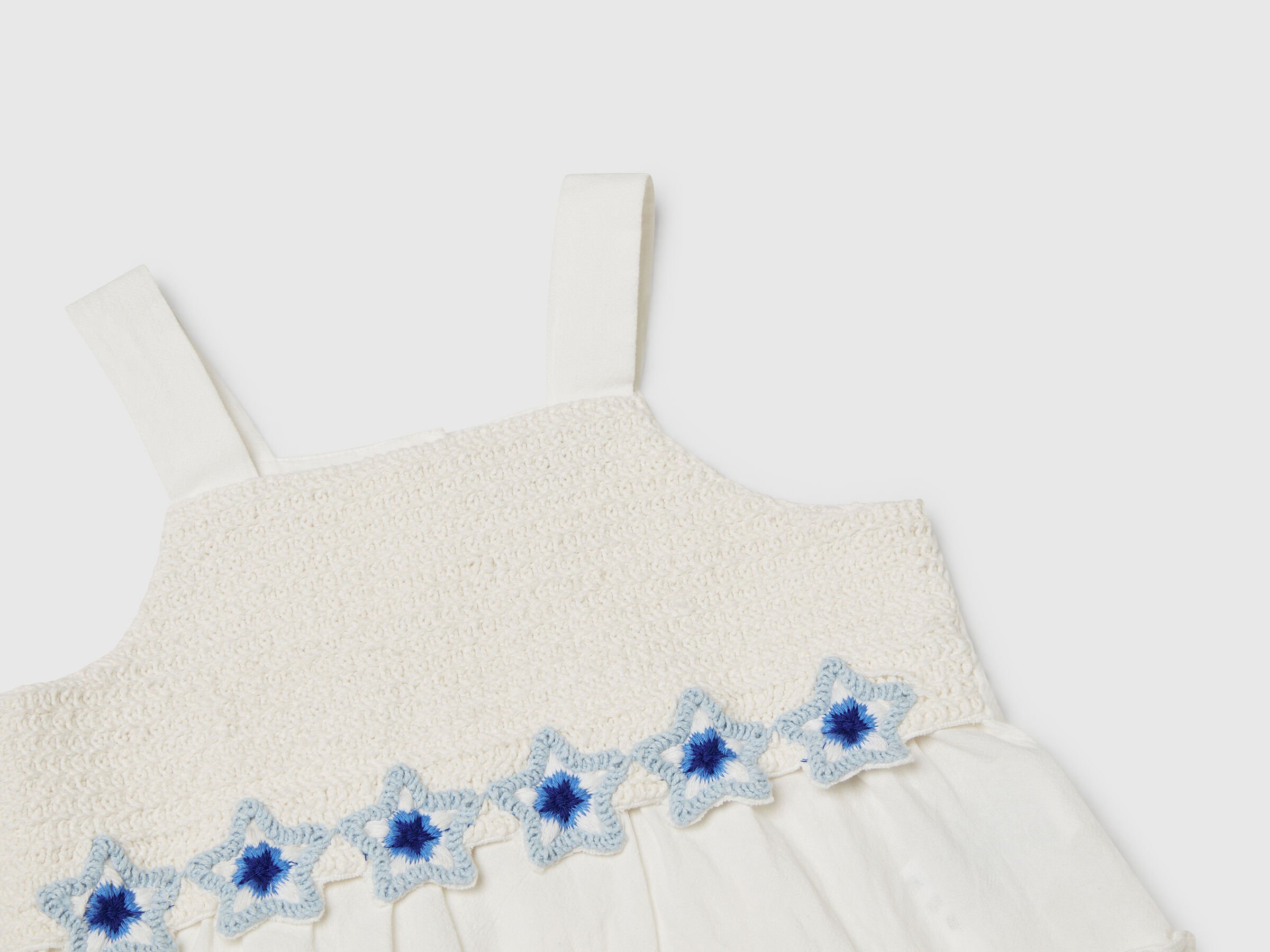 Robe à fleurs en macramé – Image 3