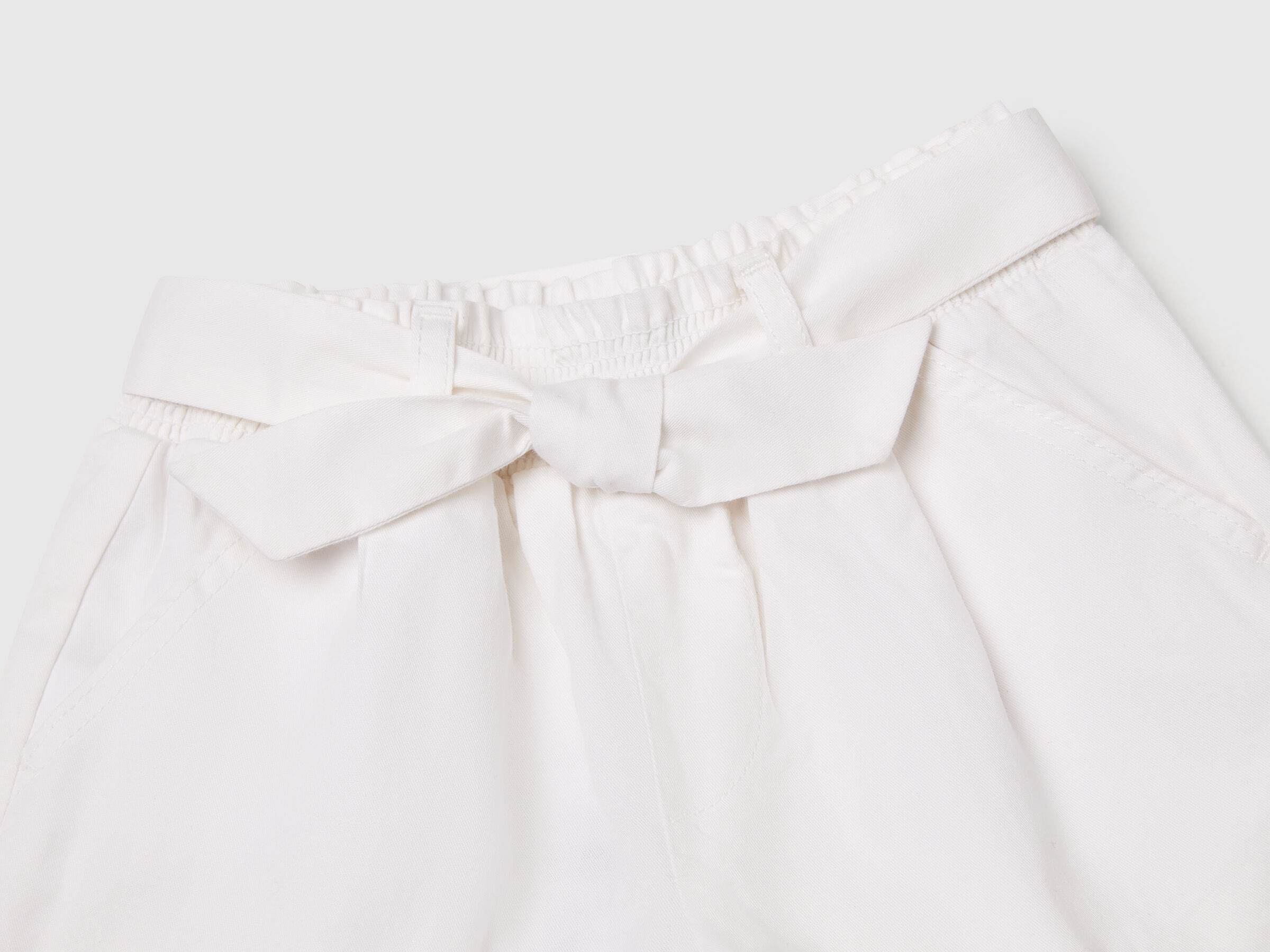 Pantalon court avec ceinture – Image 3