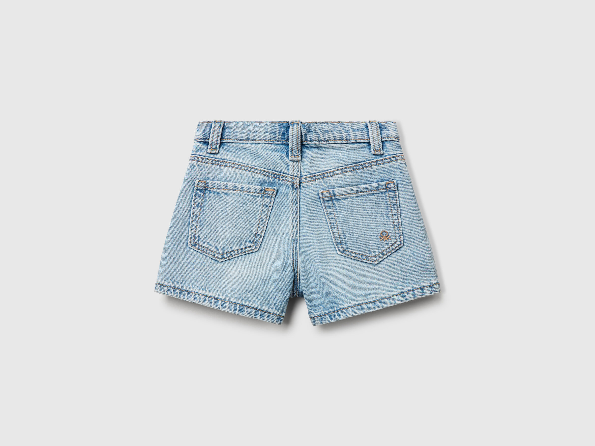 Short à fleurs en macramé – Image 2