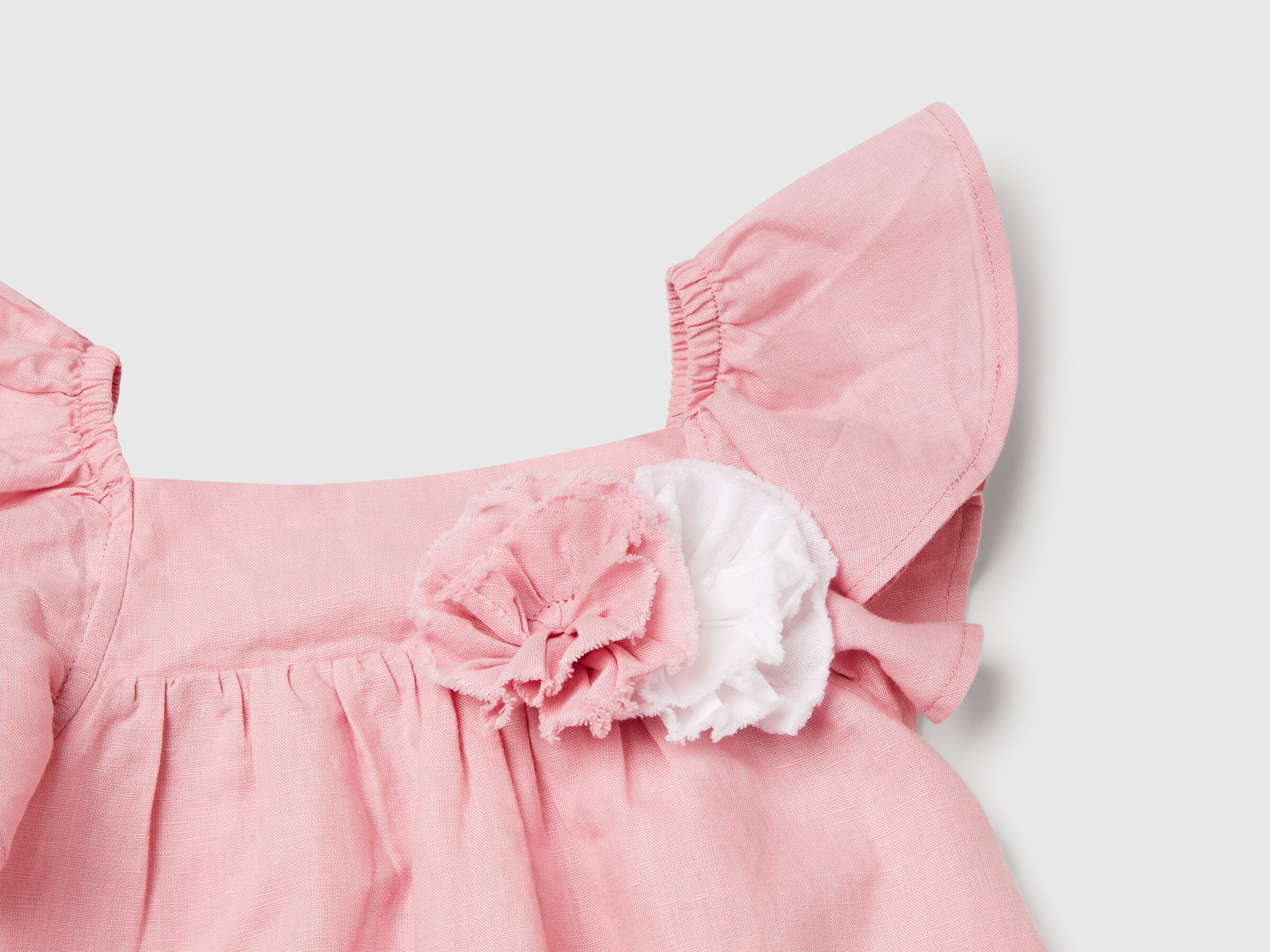 Robe sans manches avec appliqué de fleurs – Image 3