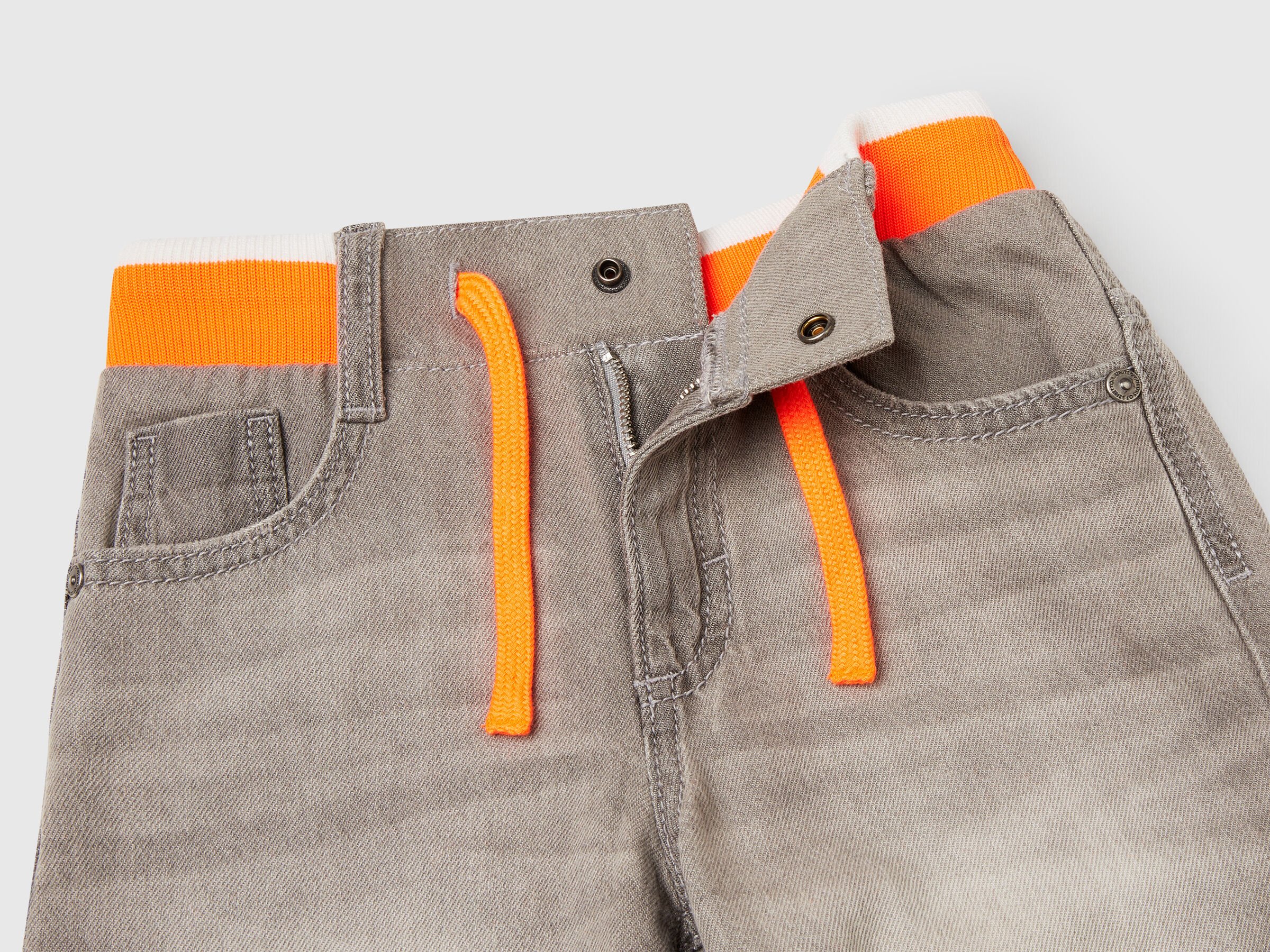 Pantalon court droit en jean – Image 3