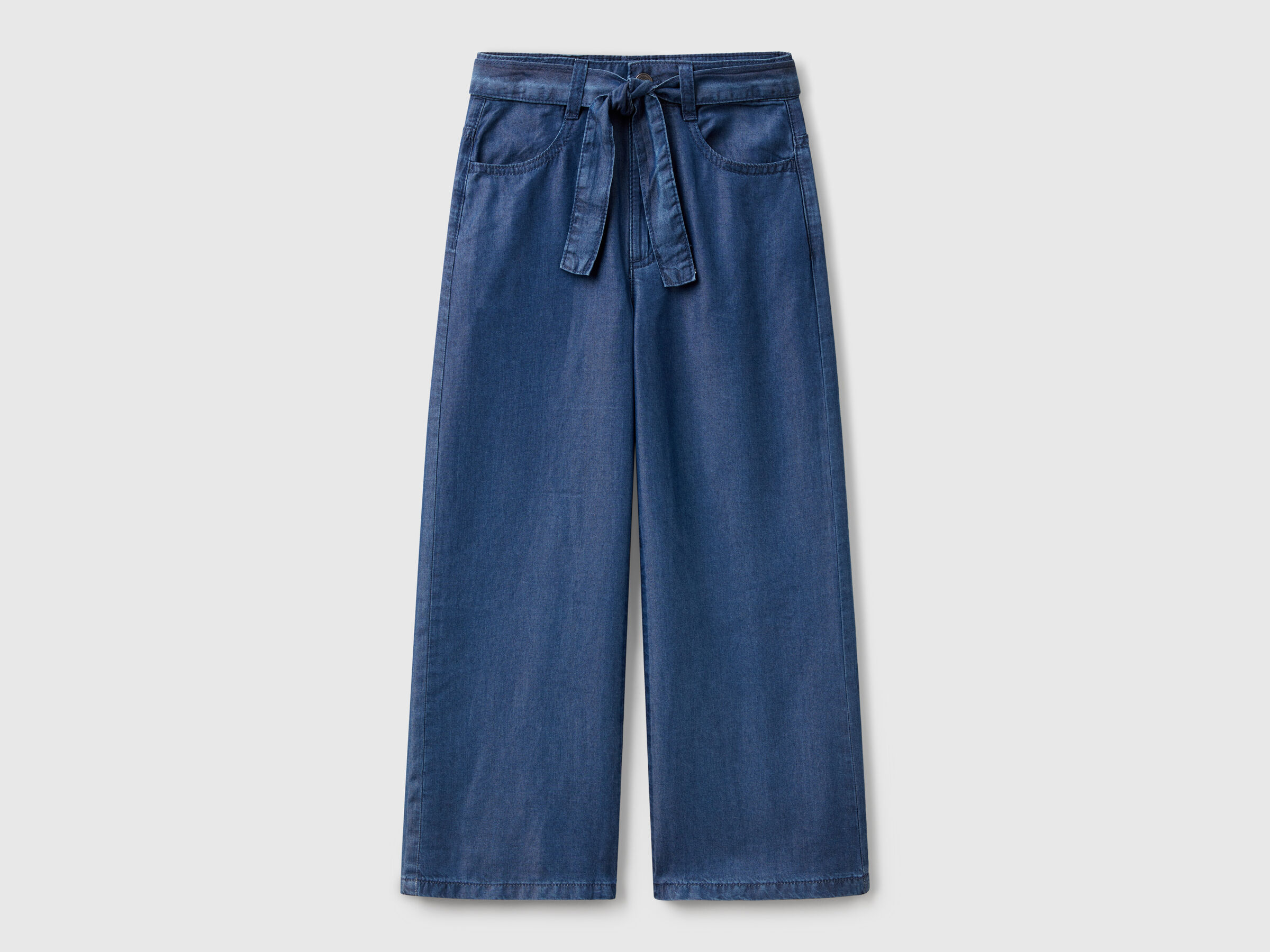 Jean coupe large avec ceinture Jean coupe large avec ceinture