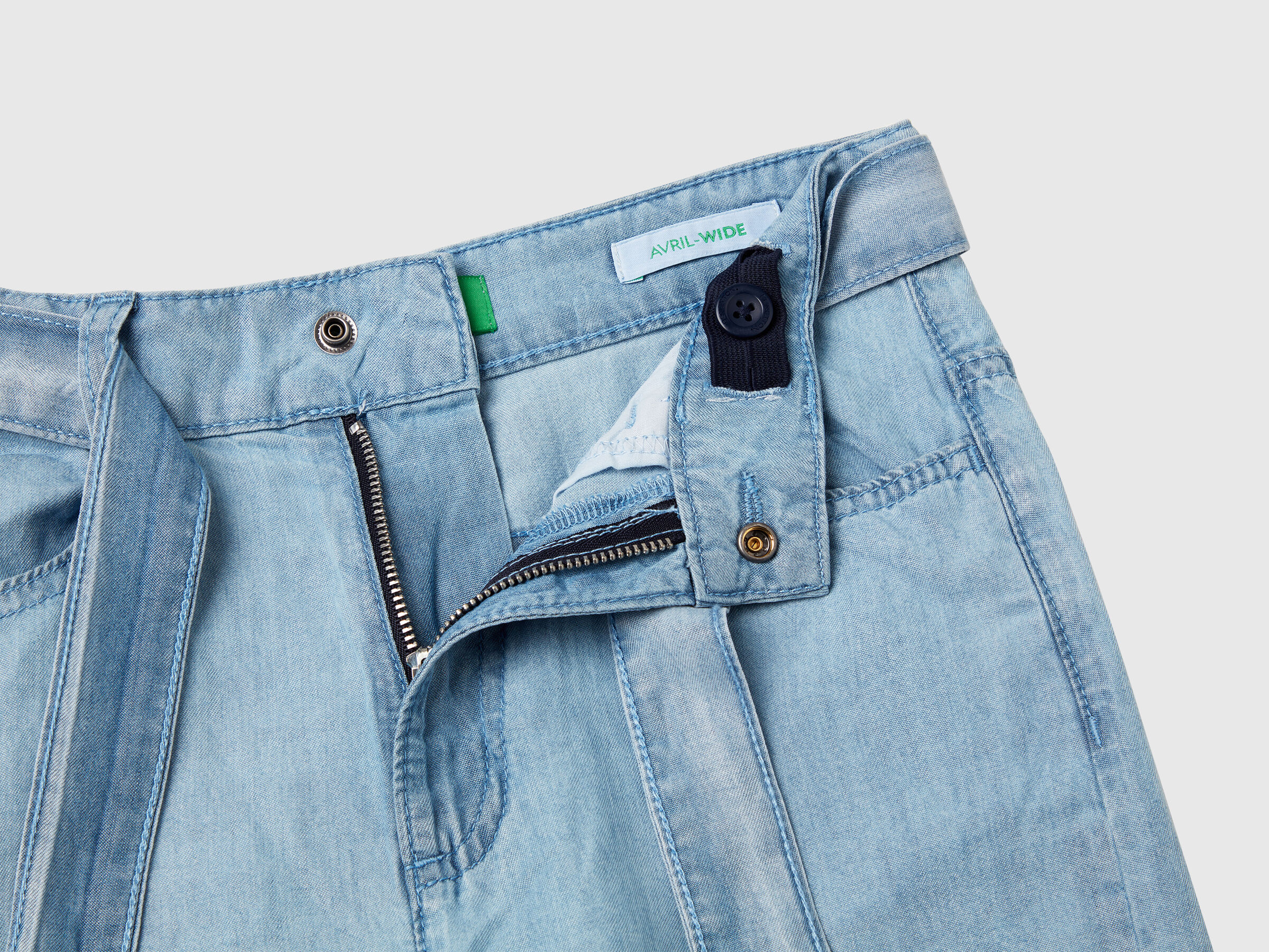 Jean coupe large avec ceinture – Image 3