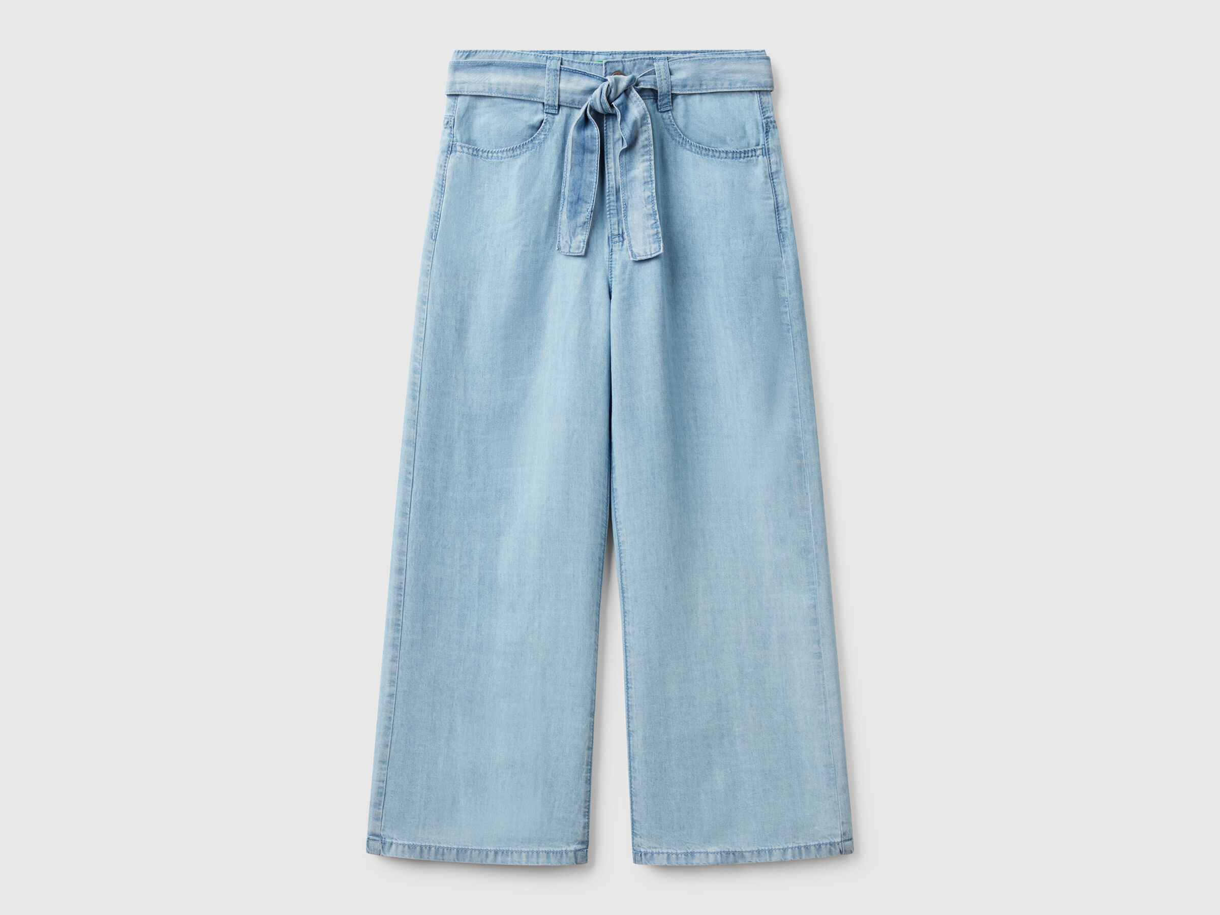 Jean coupe large avec ceinture Jean coupe large avec ceinture