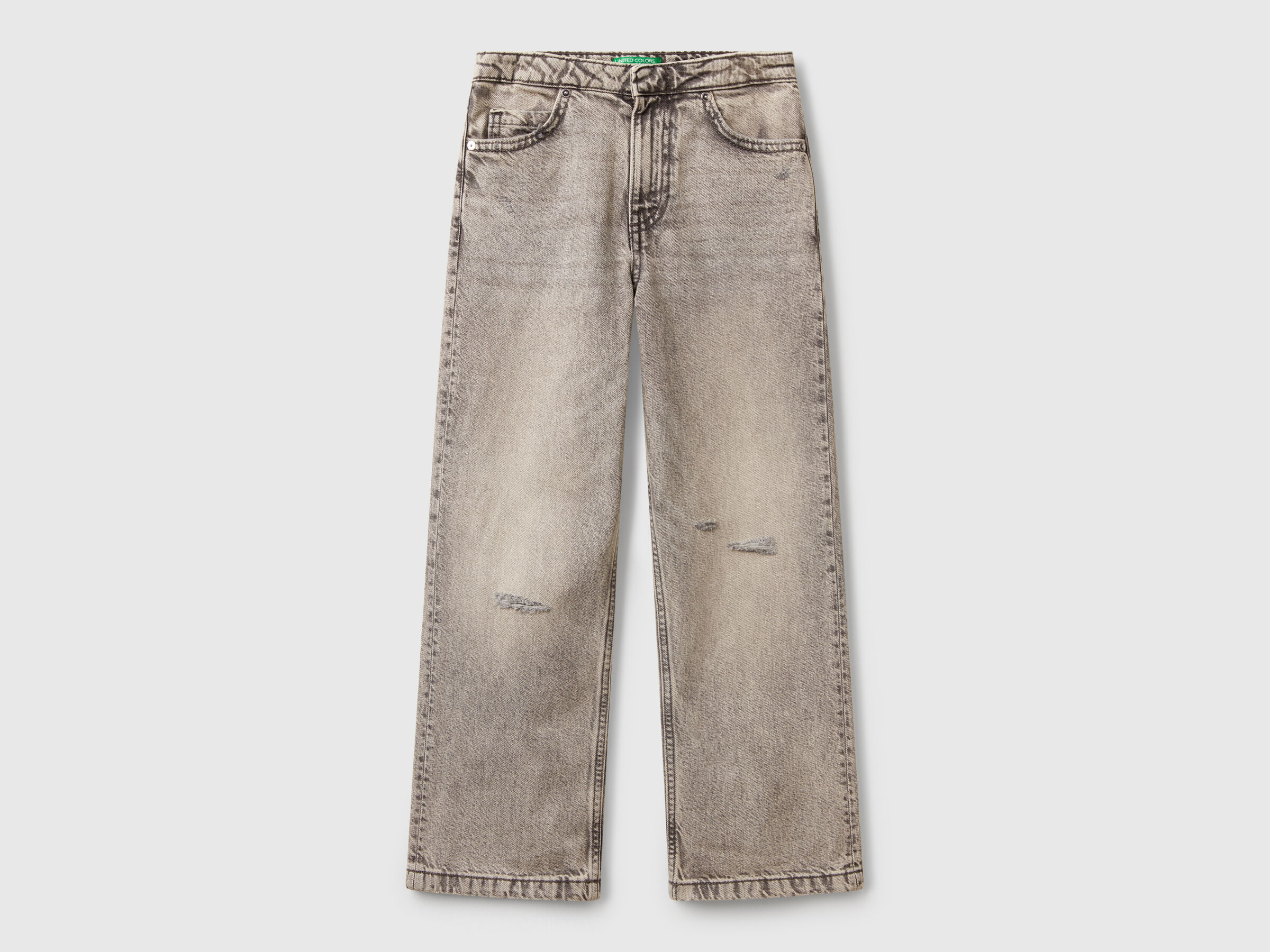 Jean droit avec déchirures Jean droit avec déchirures