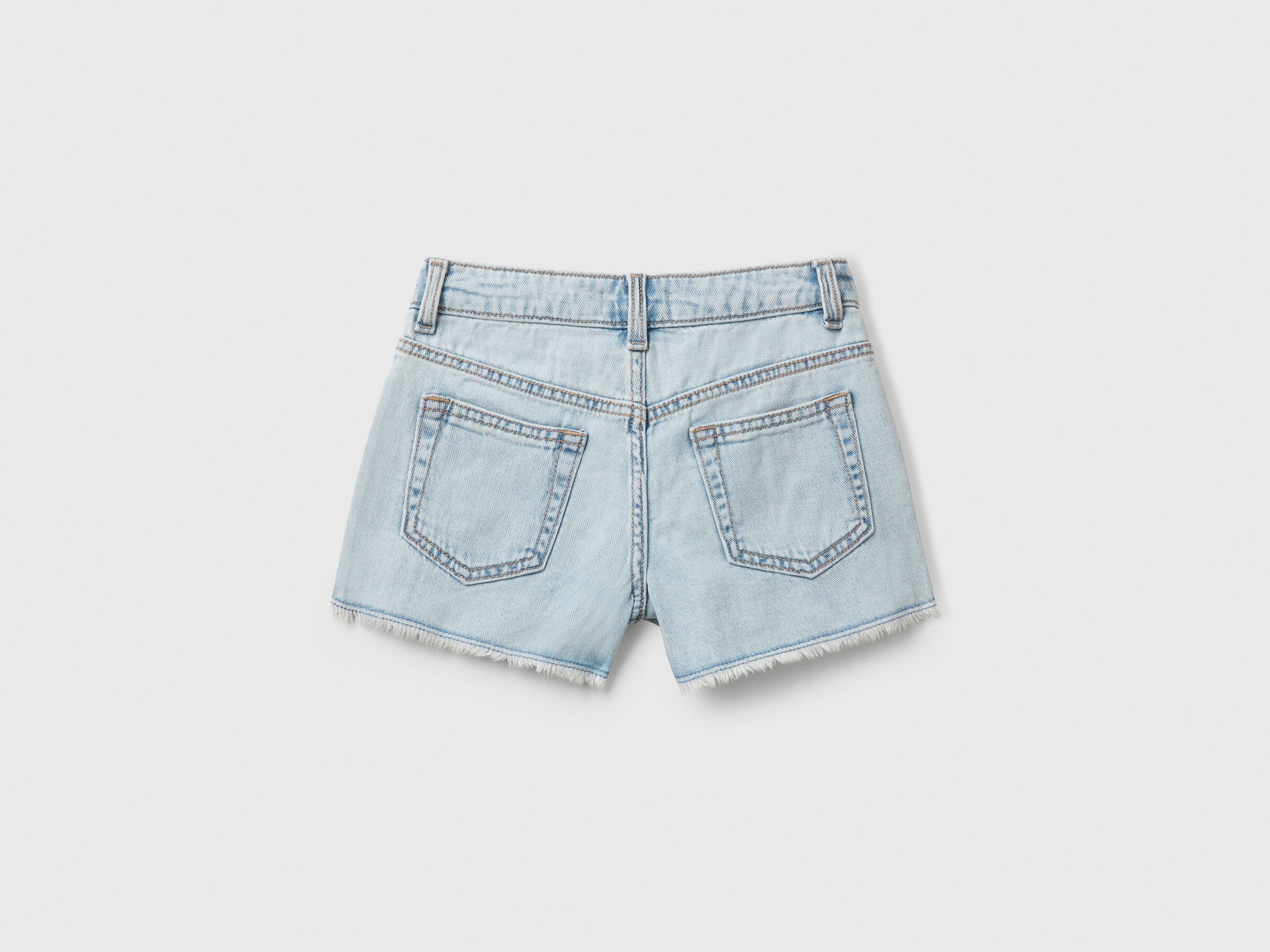 Short en jean avec broderie étoiles – Image 2