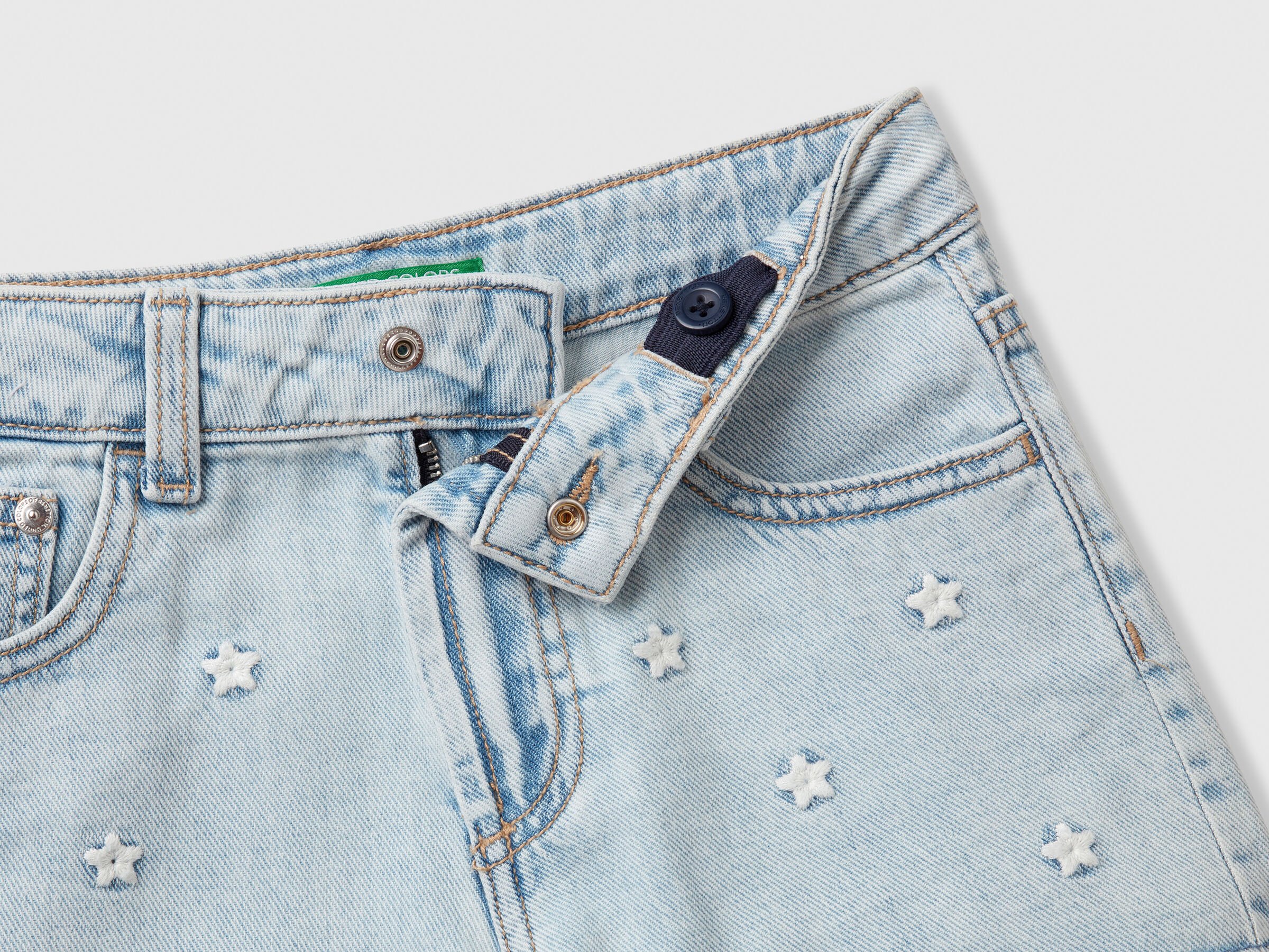 Short en jean avec broderie étoiles – Image 3
