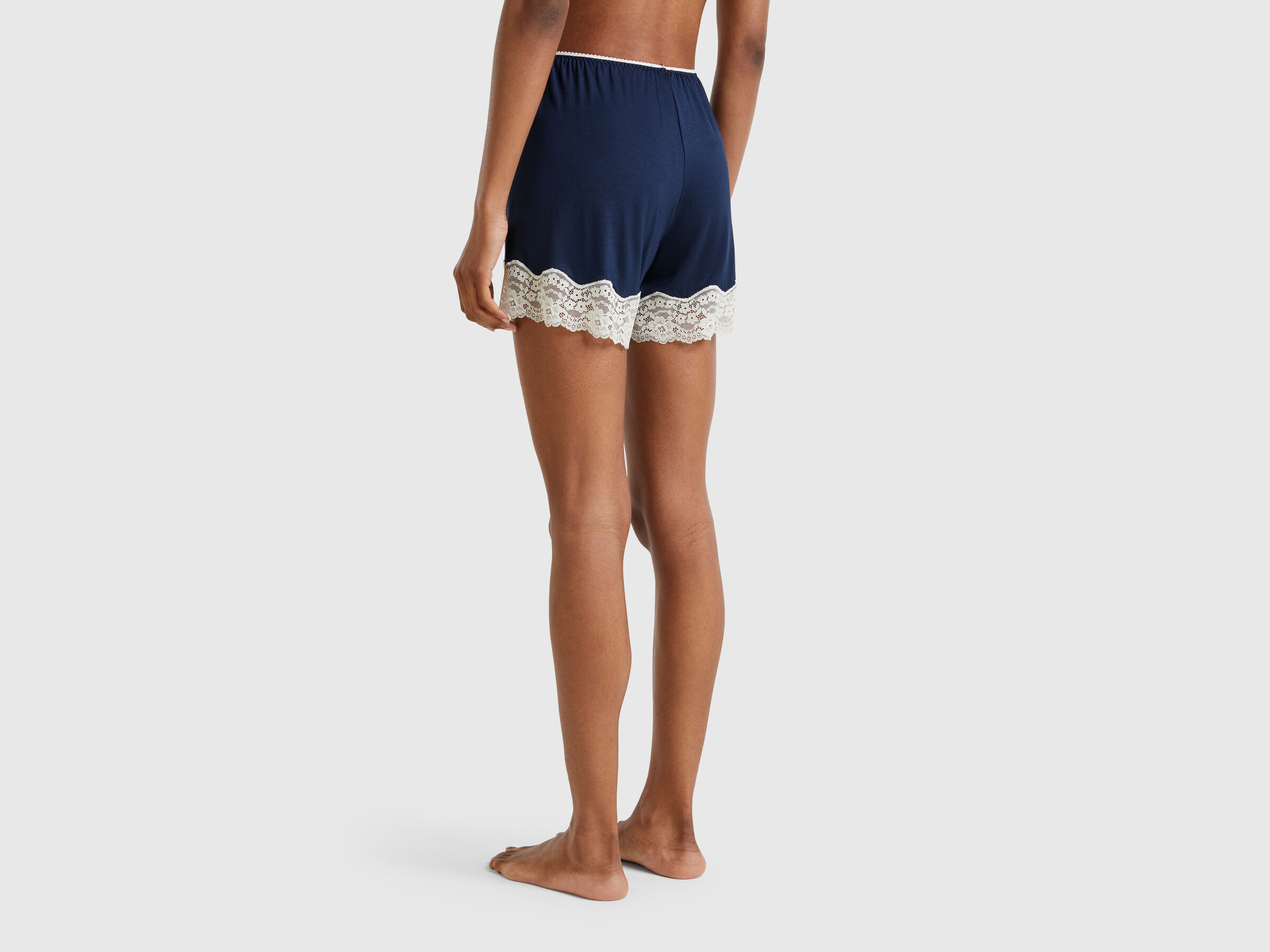 Short fluide avec dentelle – Image 2
