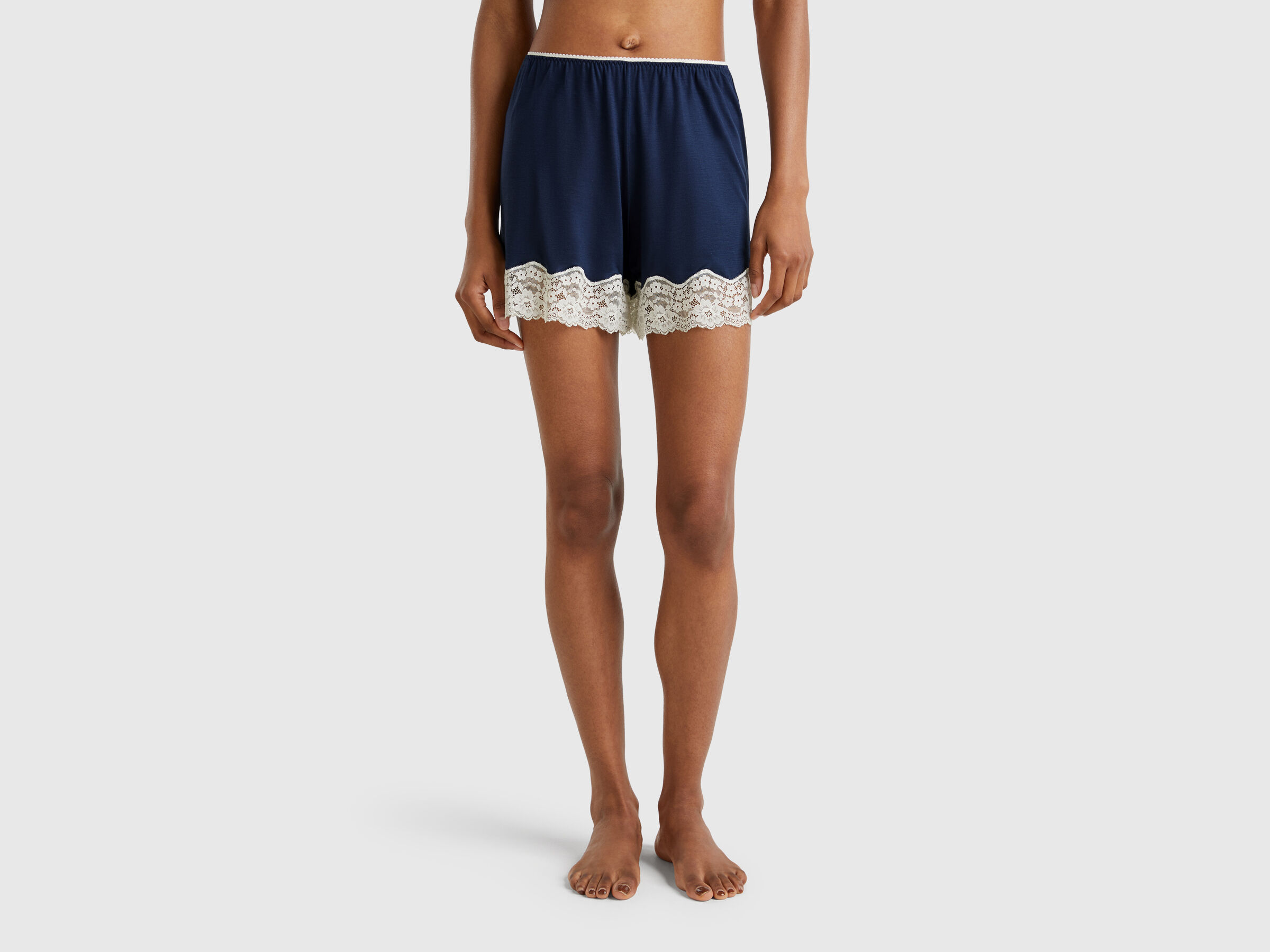 Short fluide avec dentelle Short fluide avec dentelle