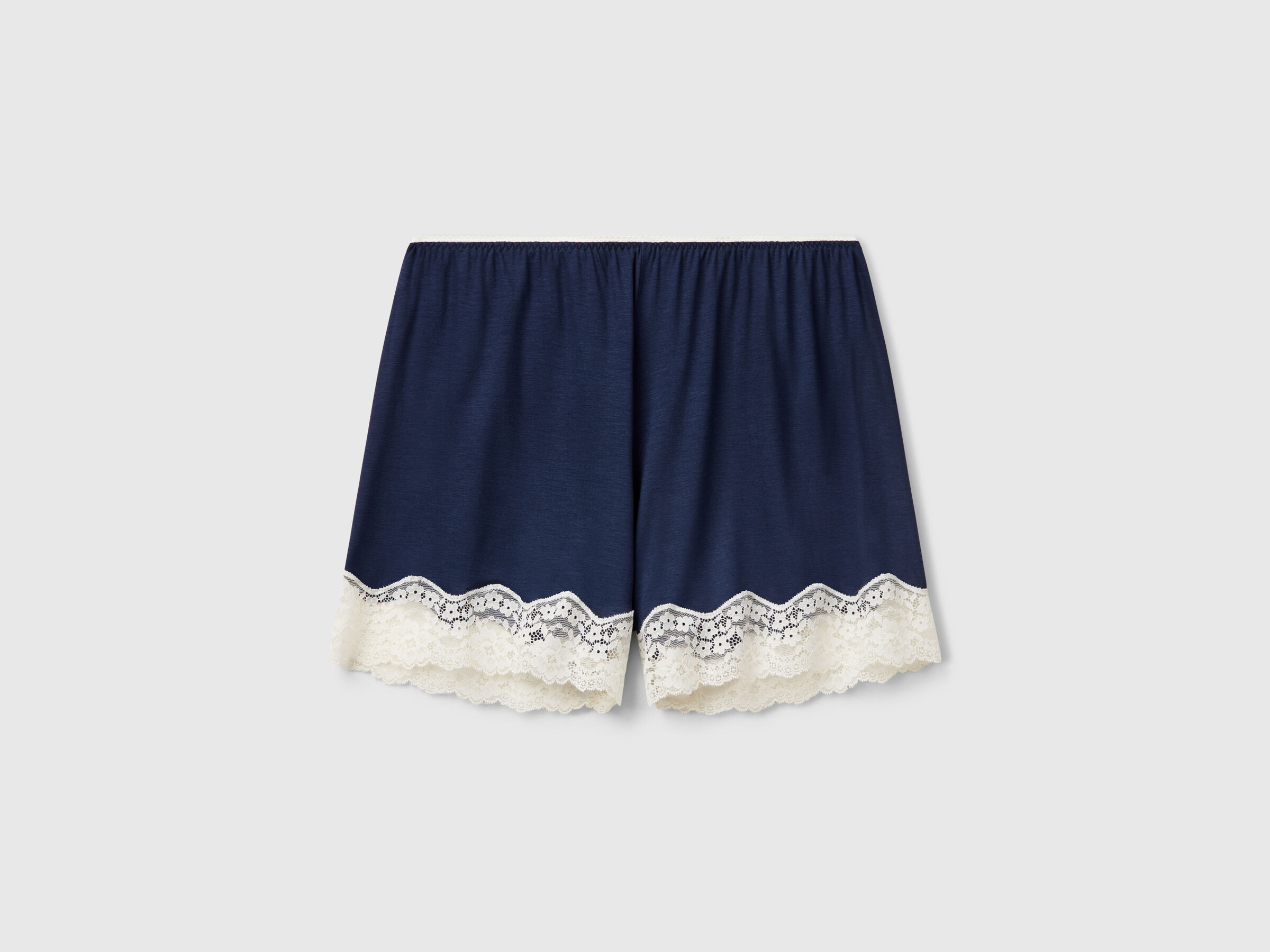 Short fluide avec dentelle – Image 3
