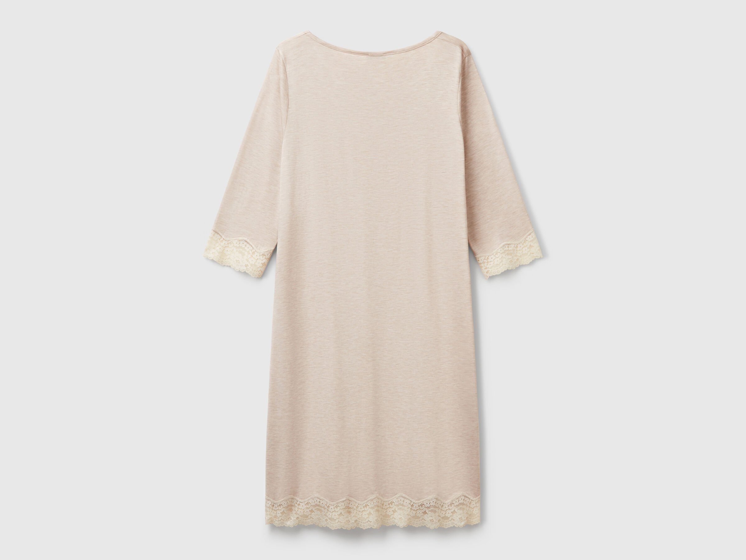 Chemise de nuit avec détails en dentelle – Image 4