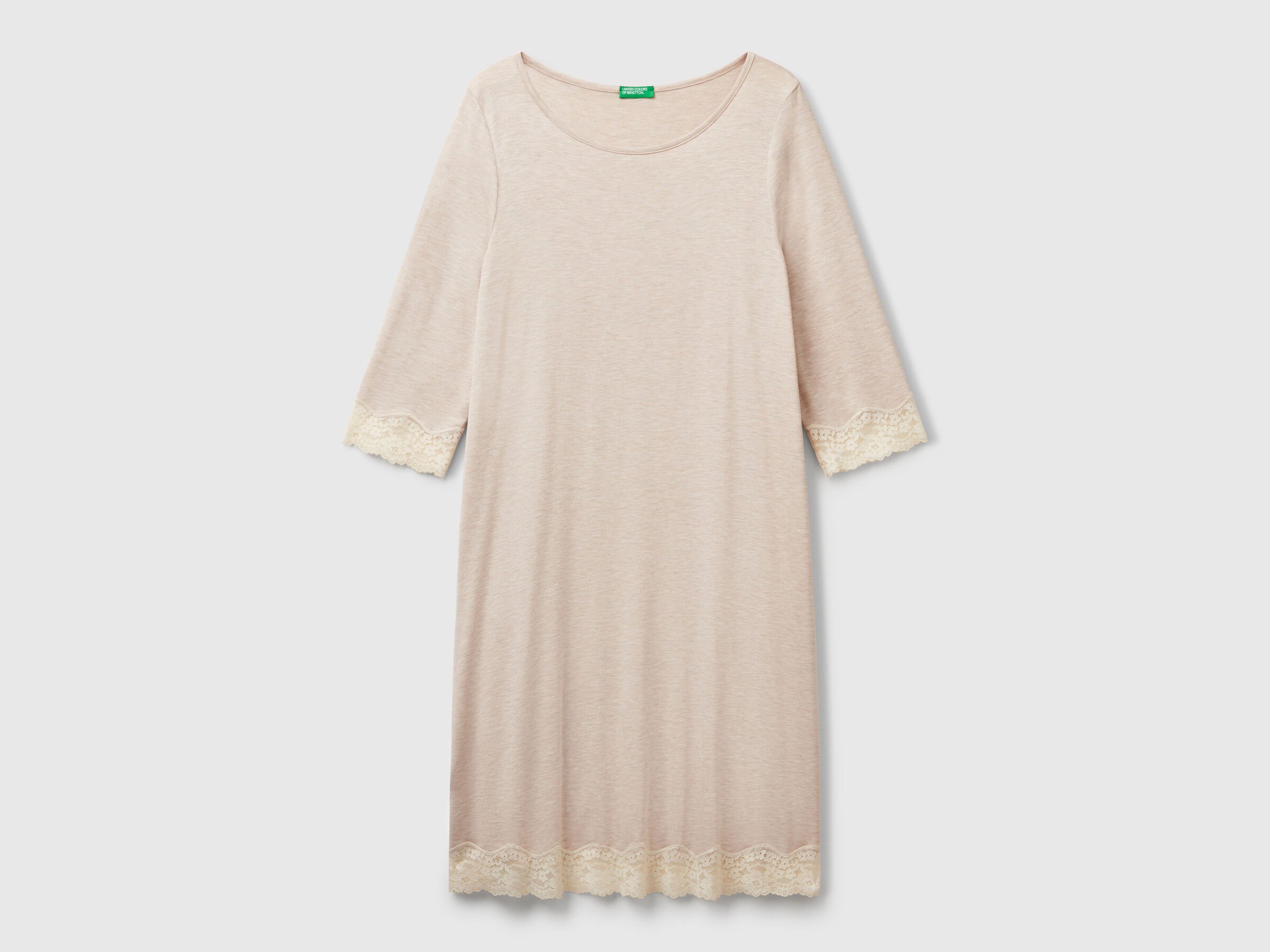 Chemise de nuit avec détails en dentelle – Image 3