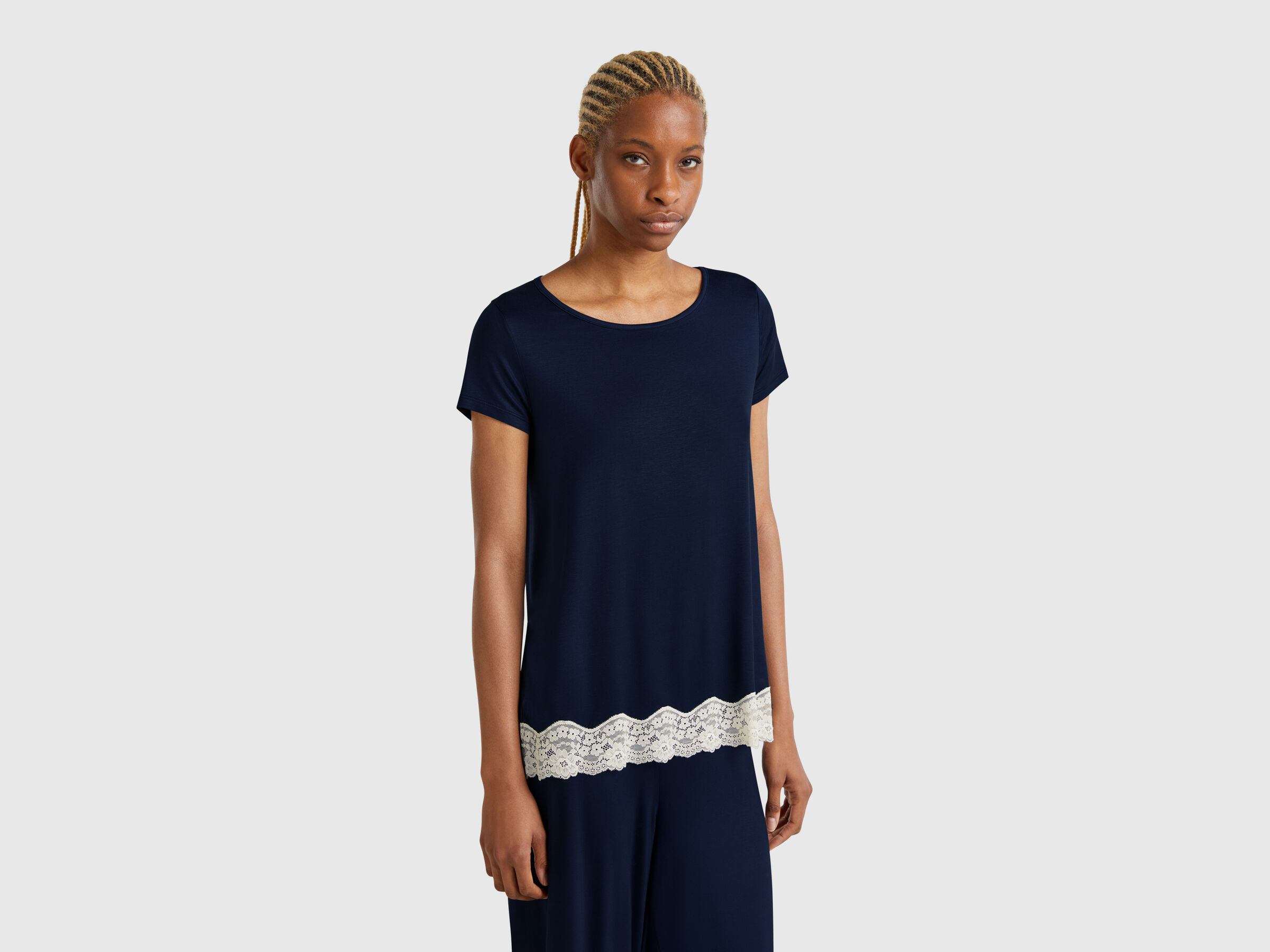 Chemise fluide bord dentelle Chemise fluide bord dentelle