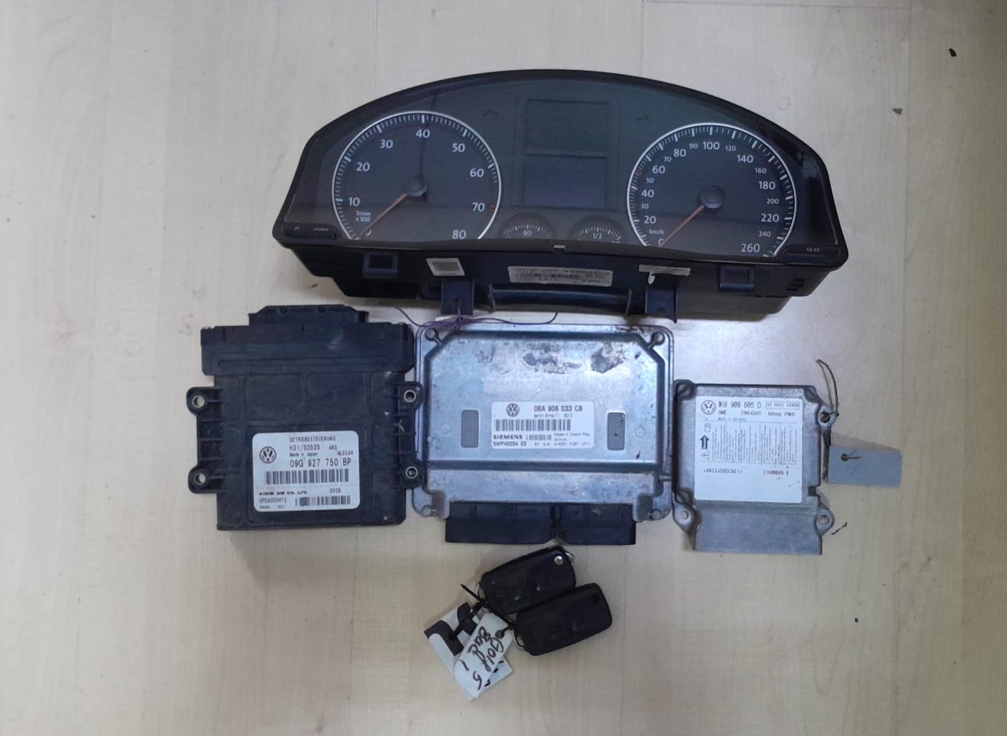 Kit pornire VW Golf 5,an 2005,1.6 benzina,75kw,tip motor BGU.Cod 06A906033 CB