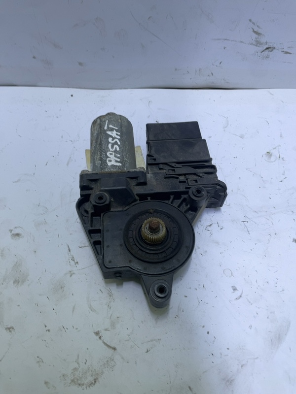 Motoraș macara geam – Parte montare: Stânga spate – Volkswagen Golf 4 generation [1997 – 2006]