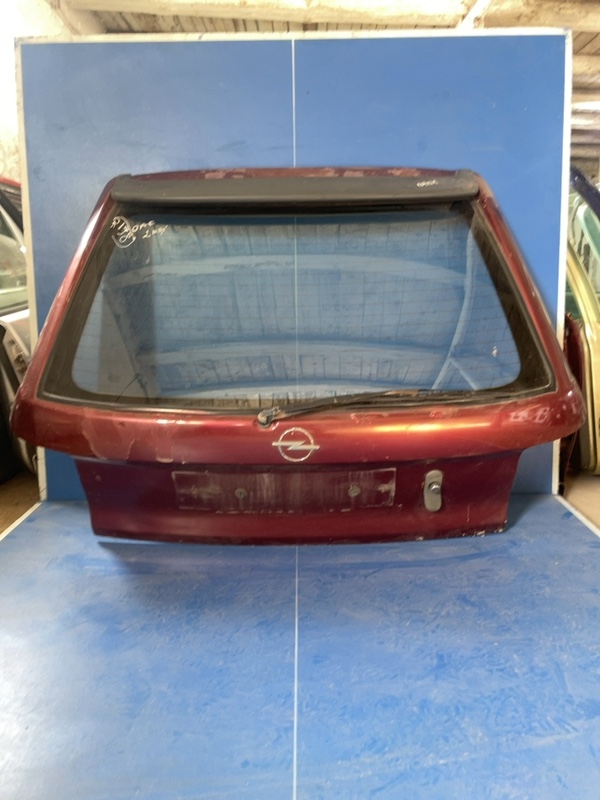 Haion – Culoare: Roșu, Varianta: Hatchback – Opel Astra F [1991 – 1994] Hatchback