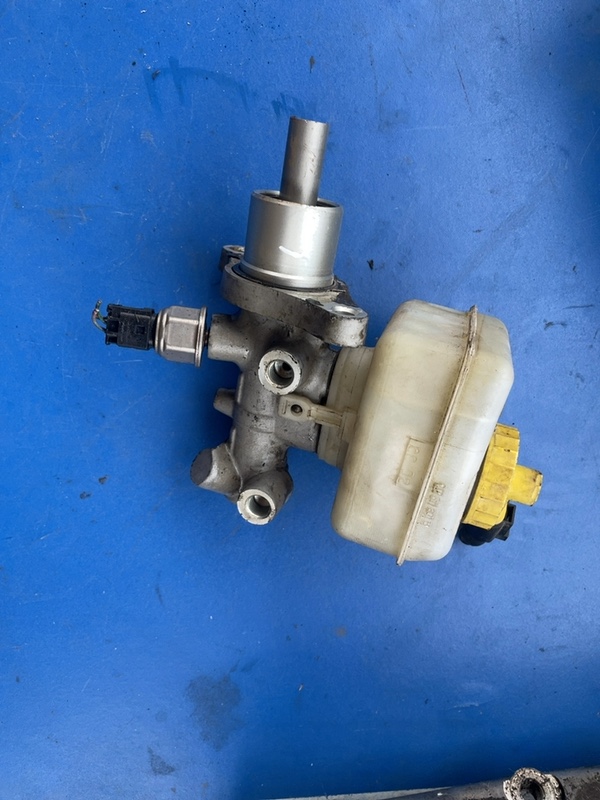 Pompă frană – Volkswagen Golf 4 generation [1997 – 2006] Hatchback 5-doors 1.6 FSI MT (110 hp)