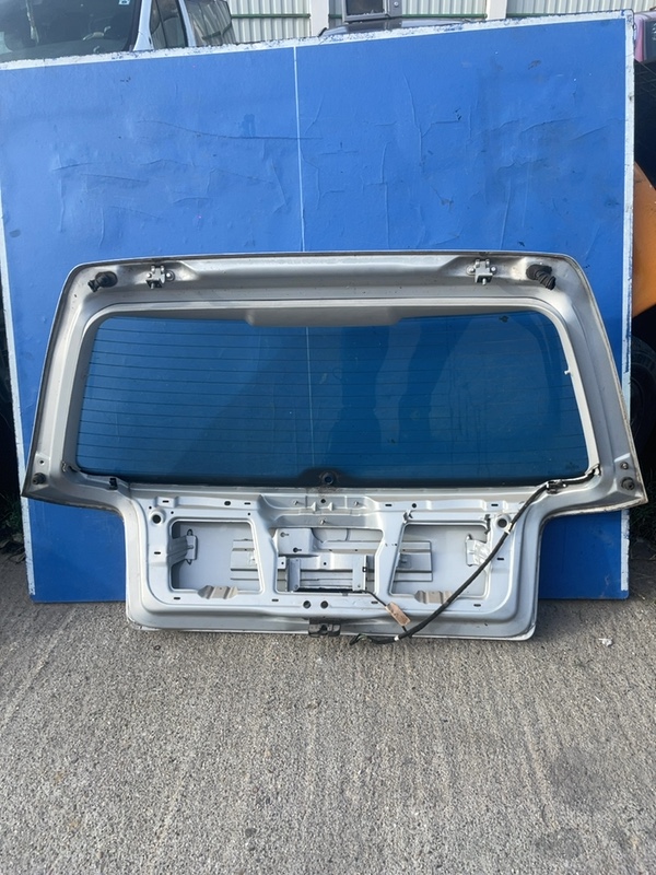 Haion – Culoare: Gri, Varianta: Hatchback – Volkswagen Golf 4 generation [1997 – 2006] Hatchback 3-doors 1.4 MT (75 hp)