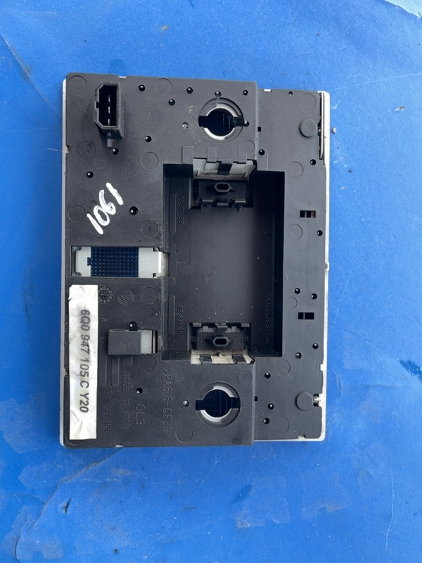 Plafonieră – Volkswagen Polo 4 generation [2001 – 2005] Hatchback 5-doors 1.4 TDI MT (75 hp)