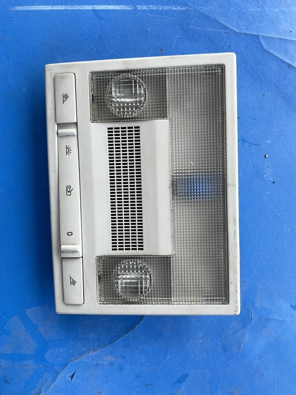 Plafonieră – Volkswagen Polo 4 generation [2001 – 2005] Hatchback 5-doors 1.4 TDI MT (75 hp)